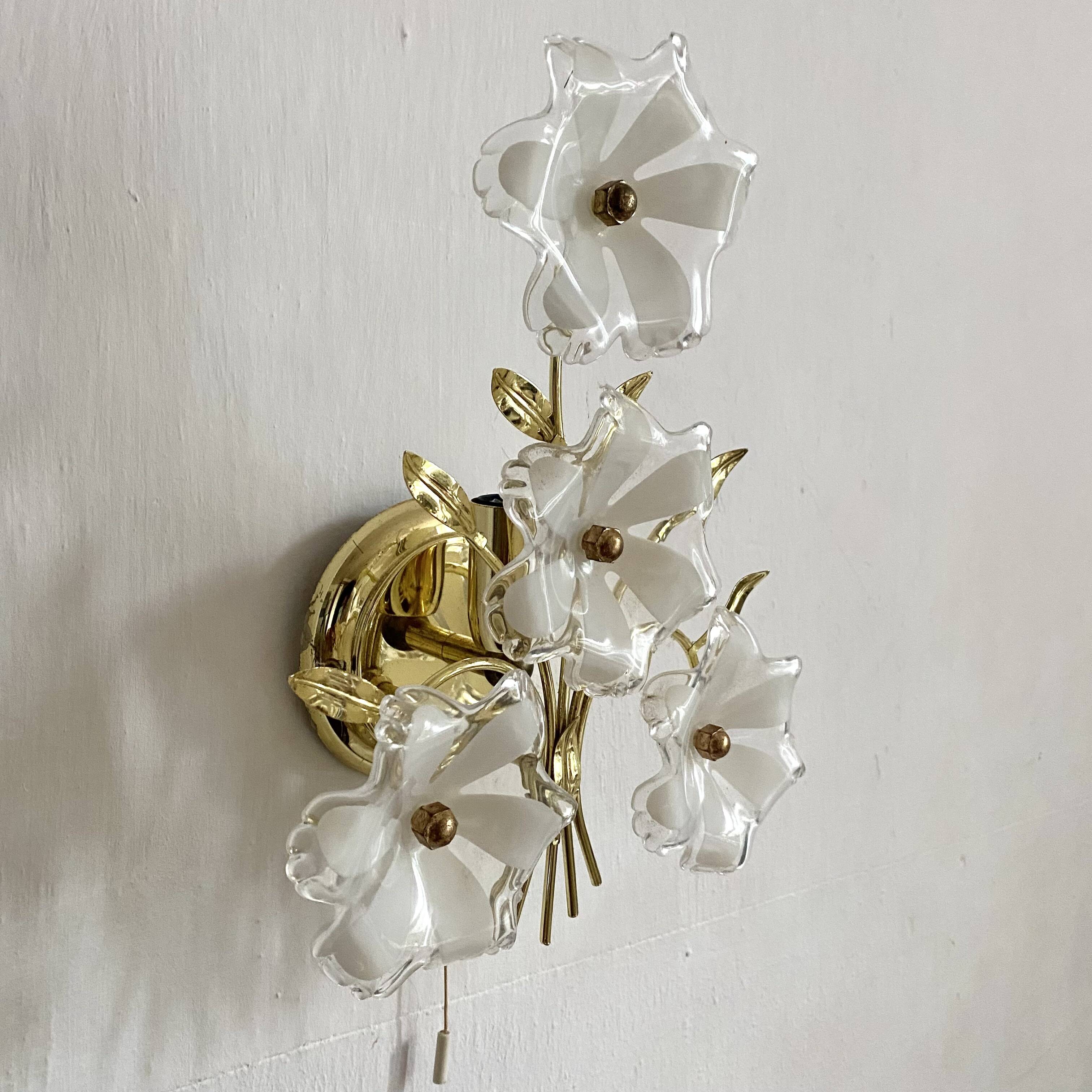 Murano glass flower wall light, Italy 1970