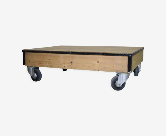 Table basse estrade sur roulettes