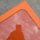 Table basse en plastique orange