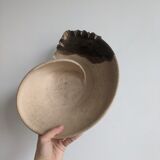 Japanese artisanal vintage cut in beige and gilded bronze ceramic in the shape of a snail shell