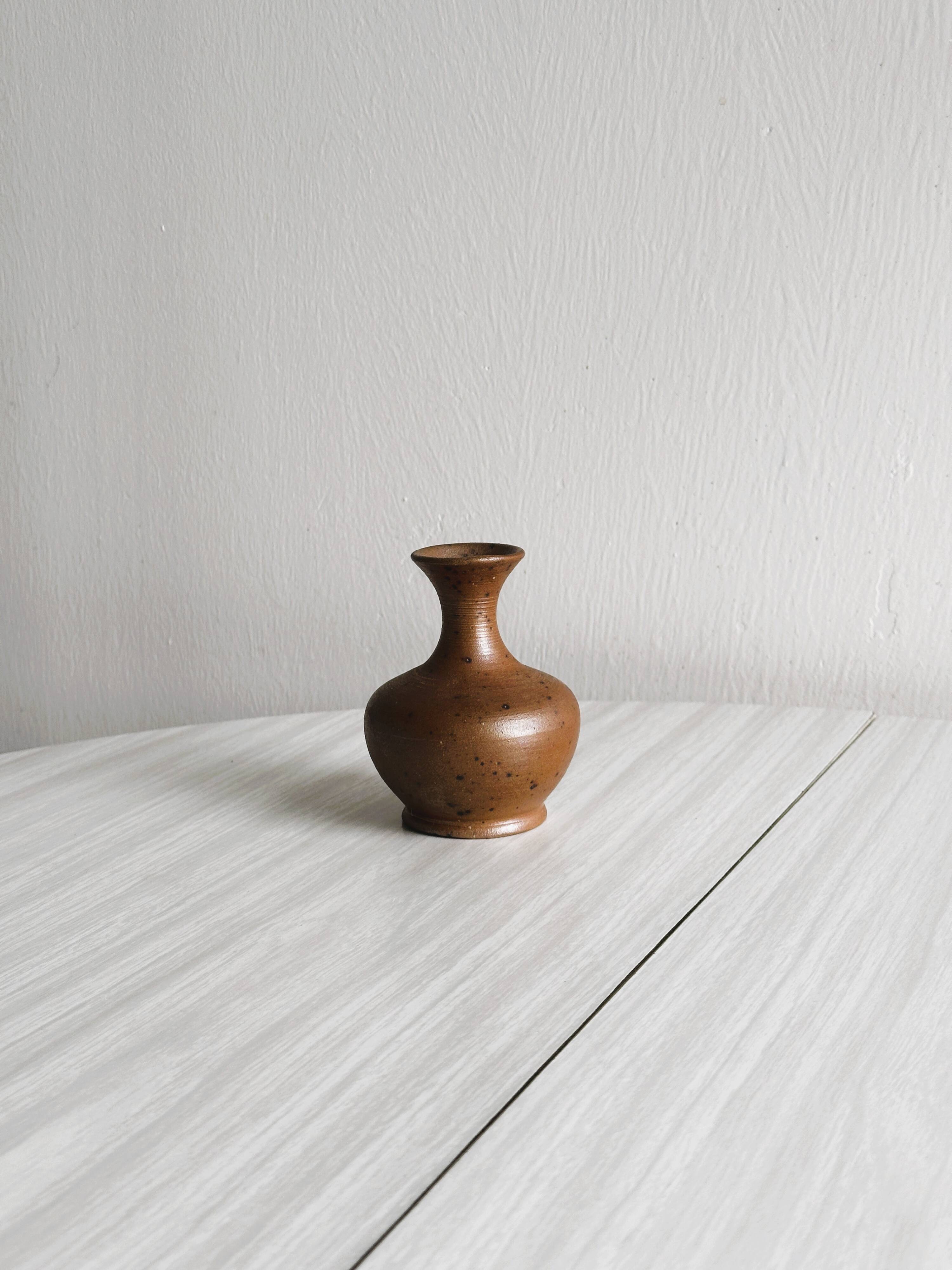 Small sandstone vase, old soliflore