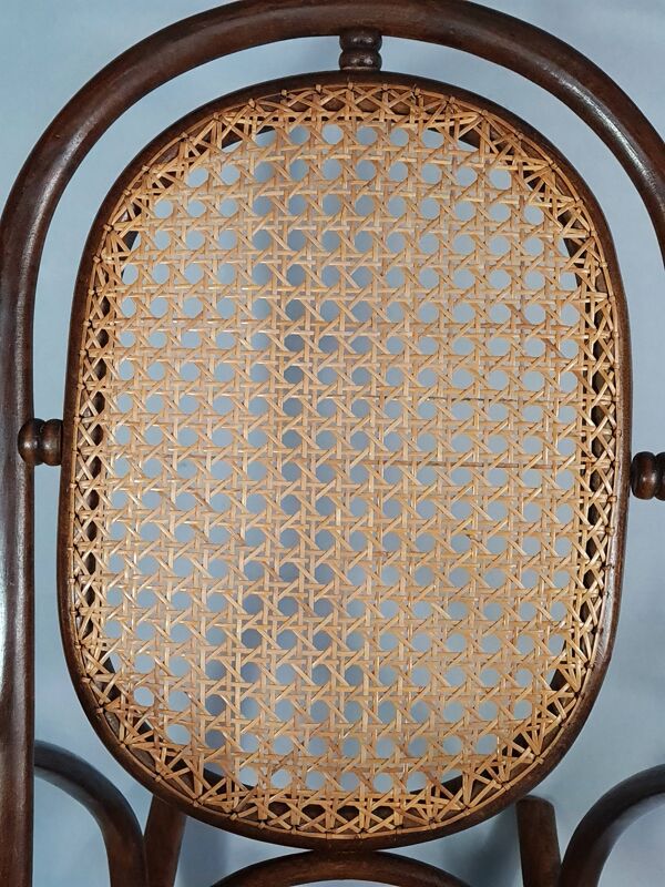Ancien rocking chair bois courbé modèle enfant cannage récent D912