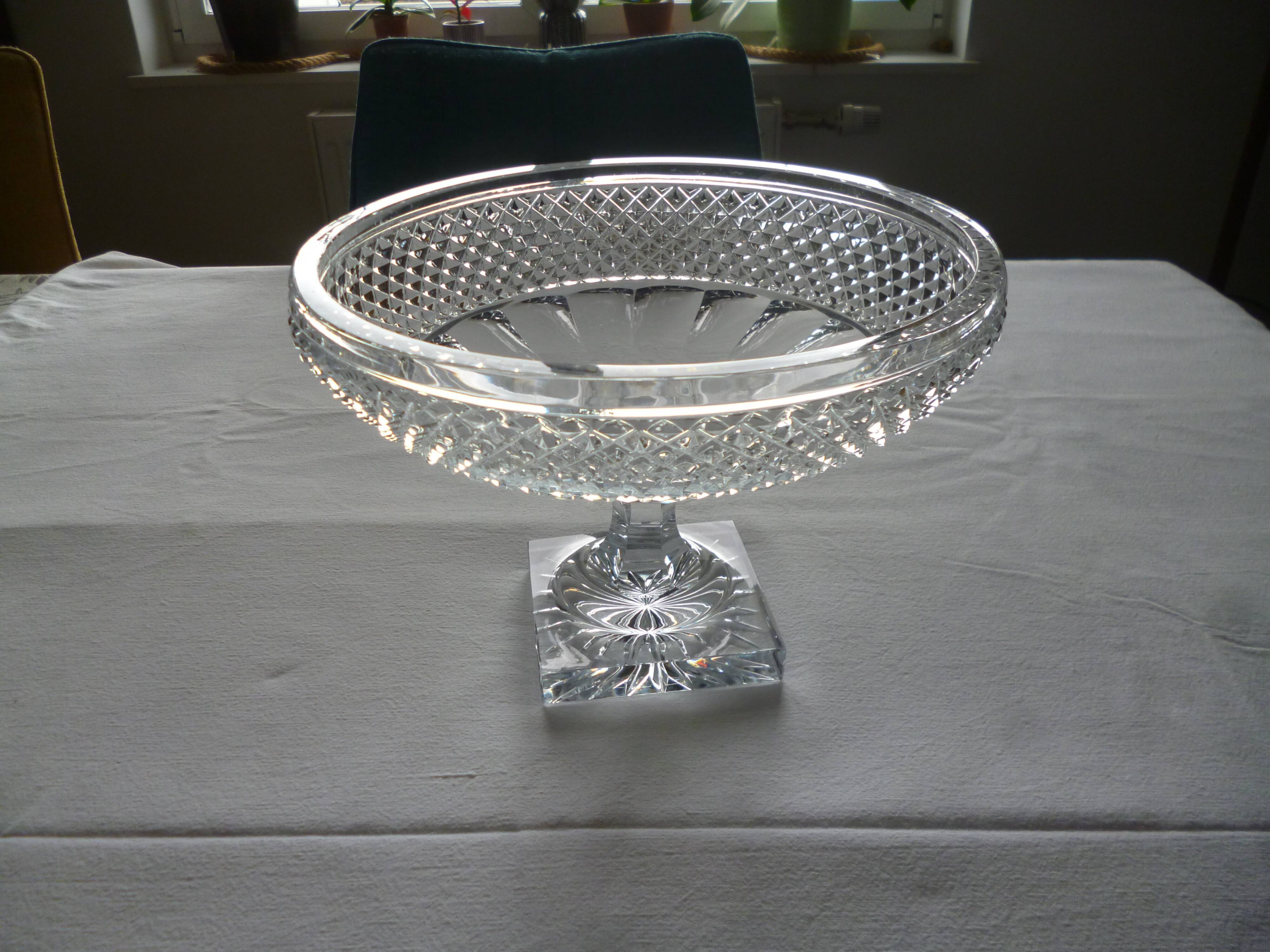 Cut crystal standing cup
