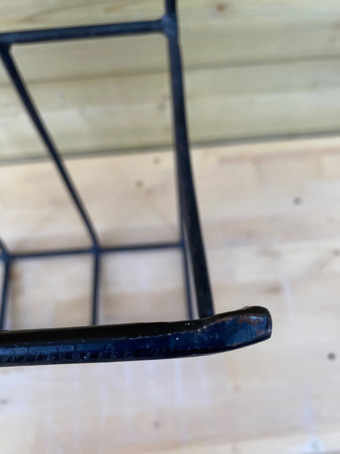 Magazine holders folk art in black metal