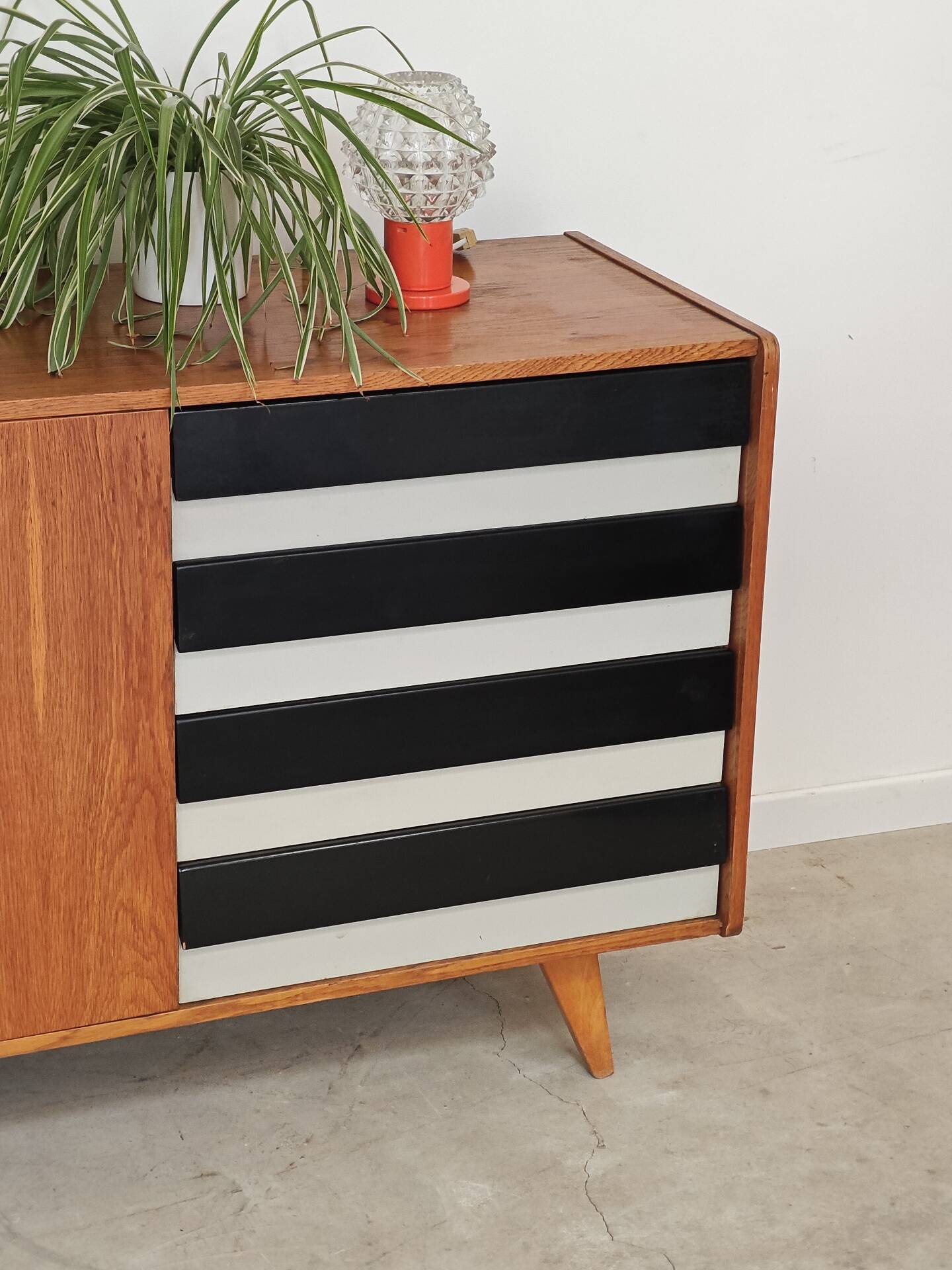 Enfilade U460 in white and black by Jiri Jiroutek for Interier Praha 1960