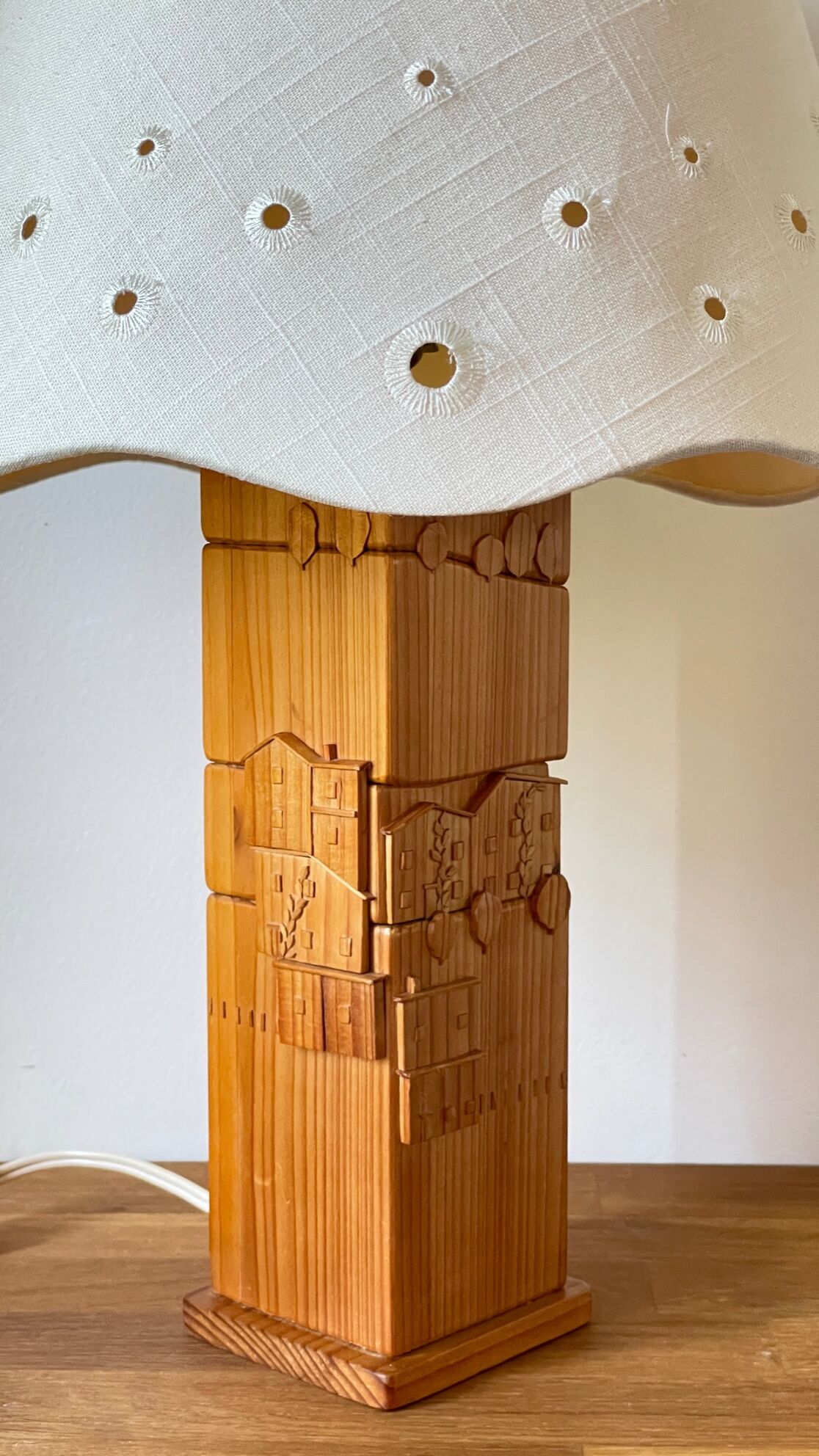 Pine lamp carved 80s