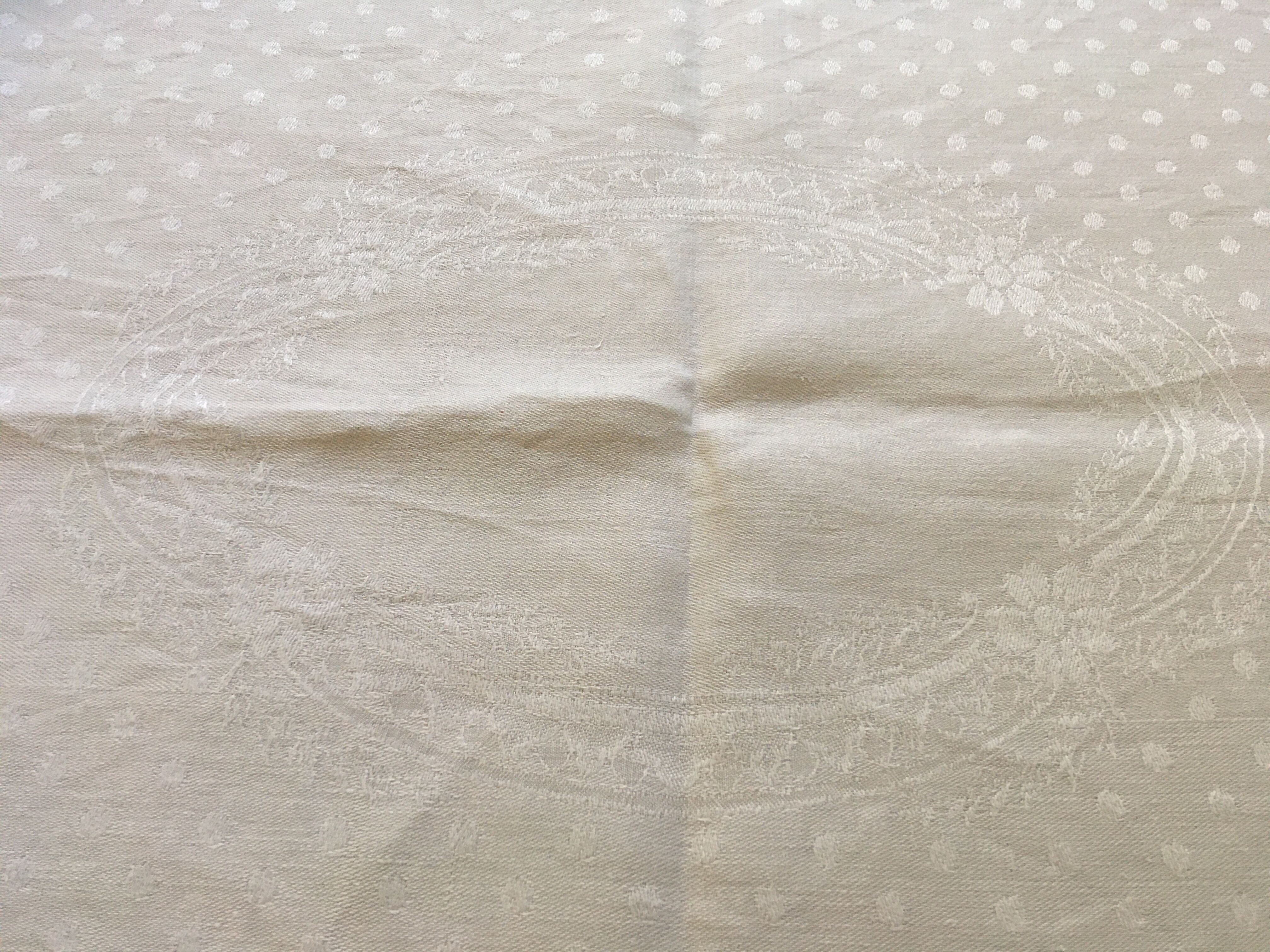 Damask tablecloth 190 x 240 peas and flowers