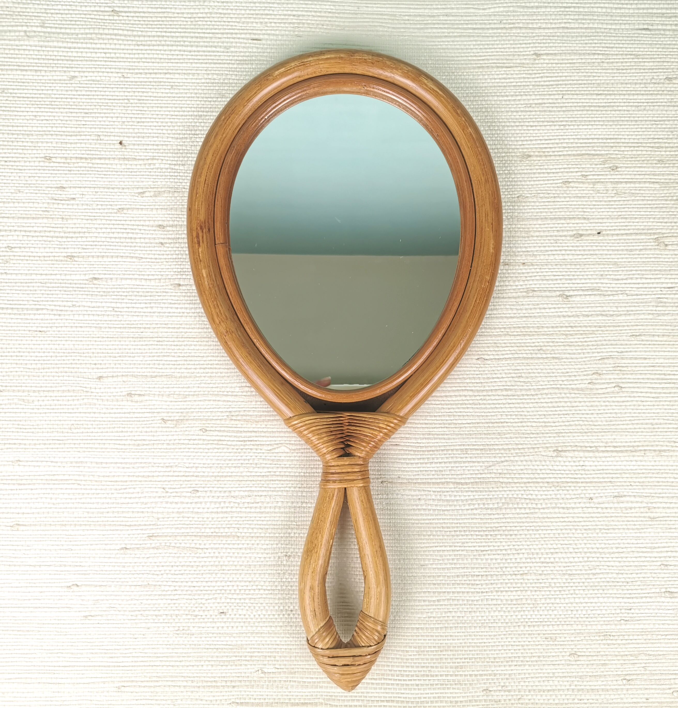 Rattan hand-facing mirror
