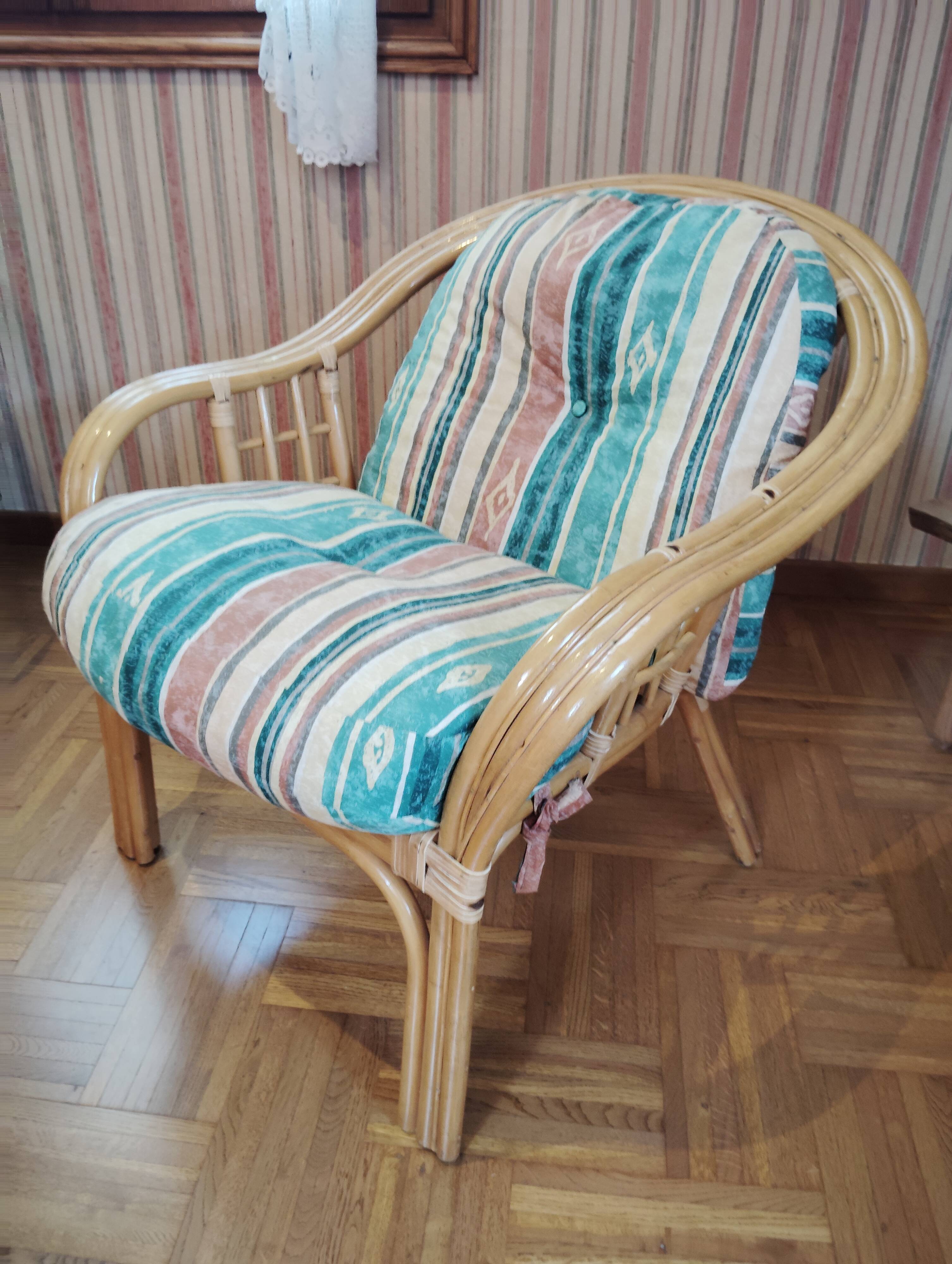 Rattan lounge with removable cushions