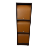 Dark wood & cognac curtain furniture