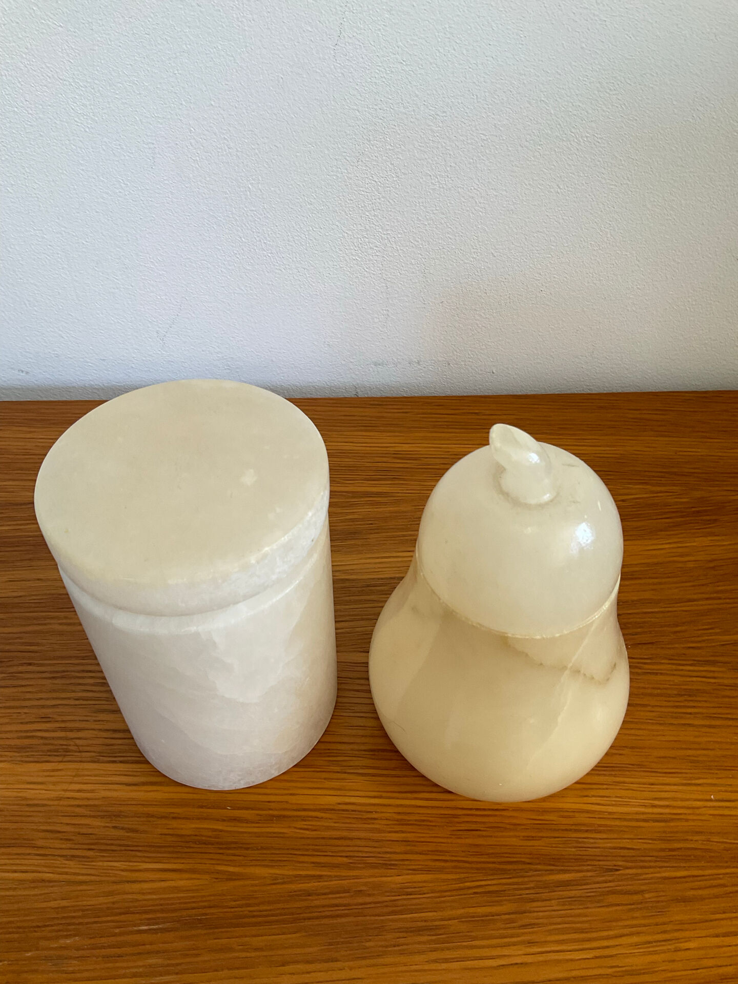 Duo de boîtes, bonbonnières vintage en albâtre