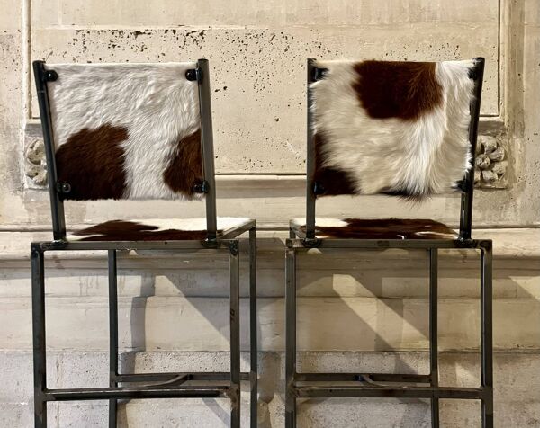 Chaises hautes en peau de vache