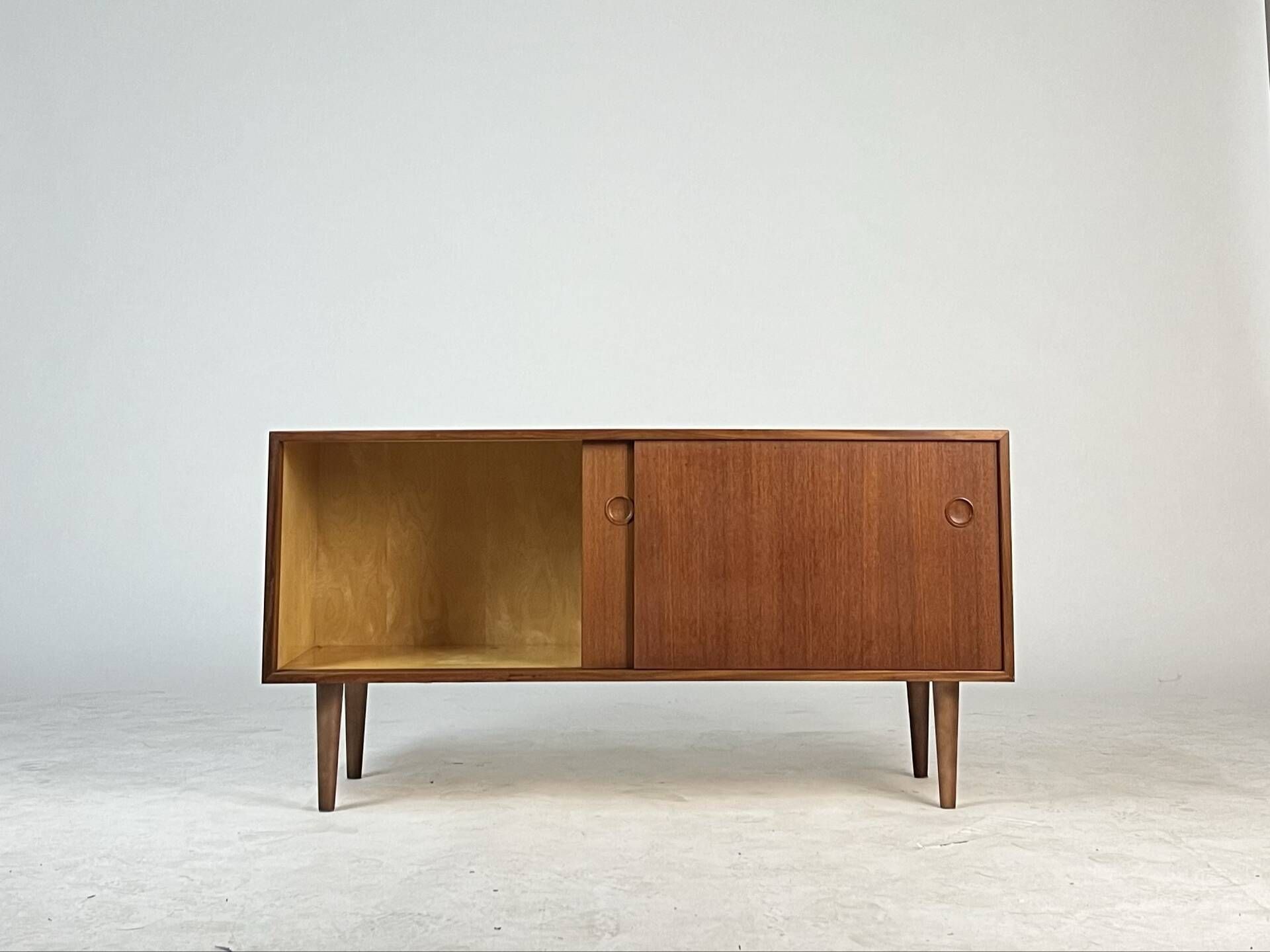 Buffet bas en teck vintage des années 60, style mid-century HiFi.