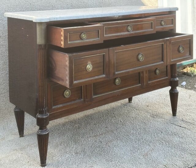 Commode de style Louis XVI