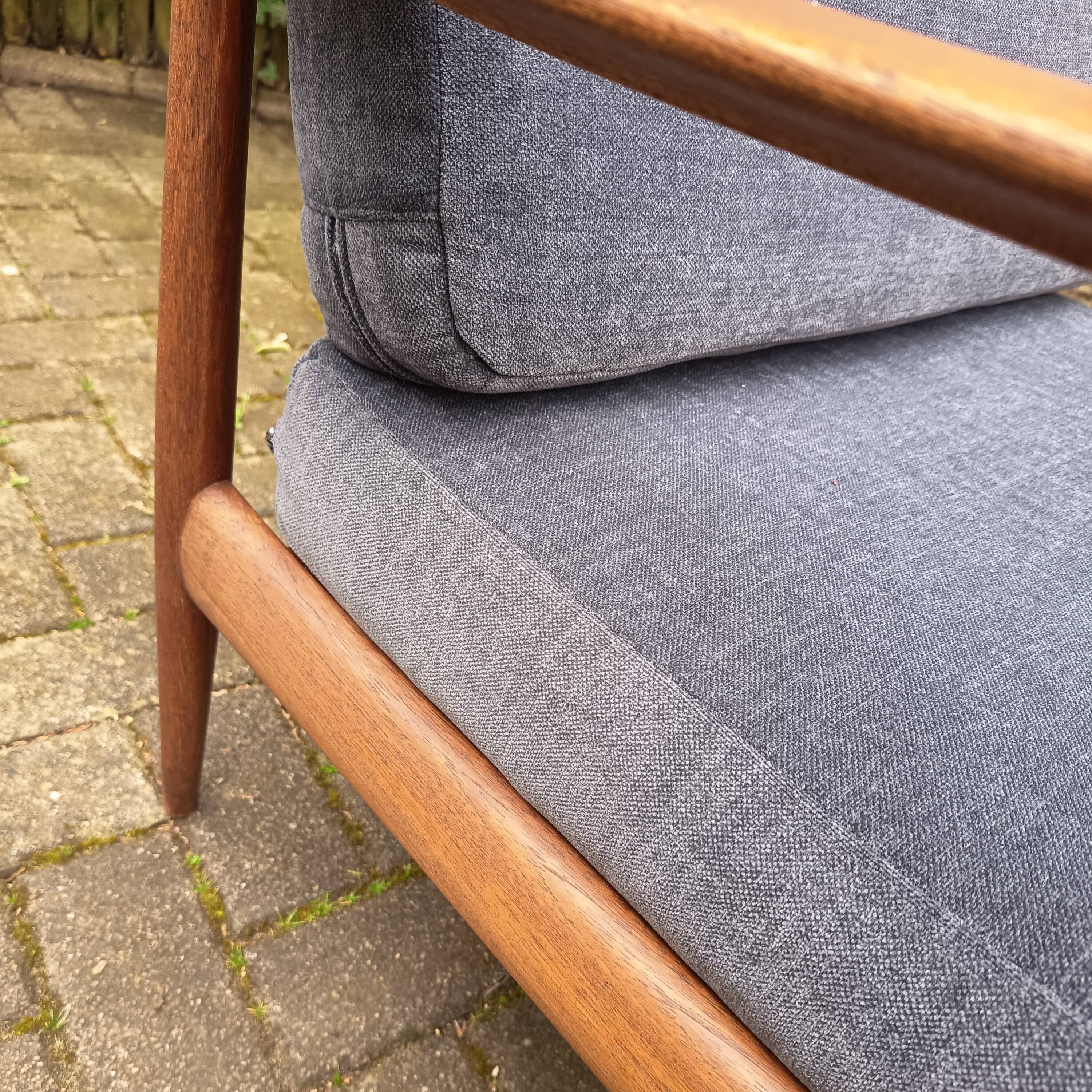 Pair of Knoll Antimott armchairs, 1960