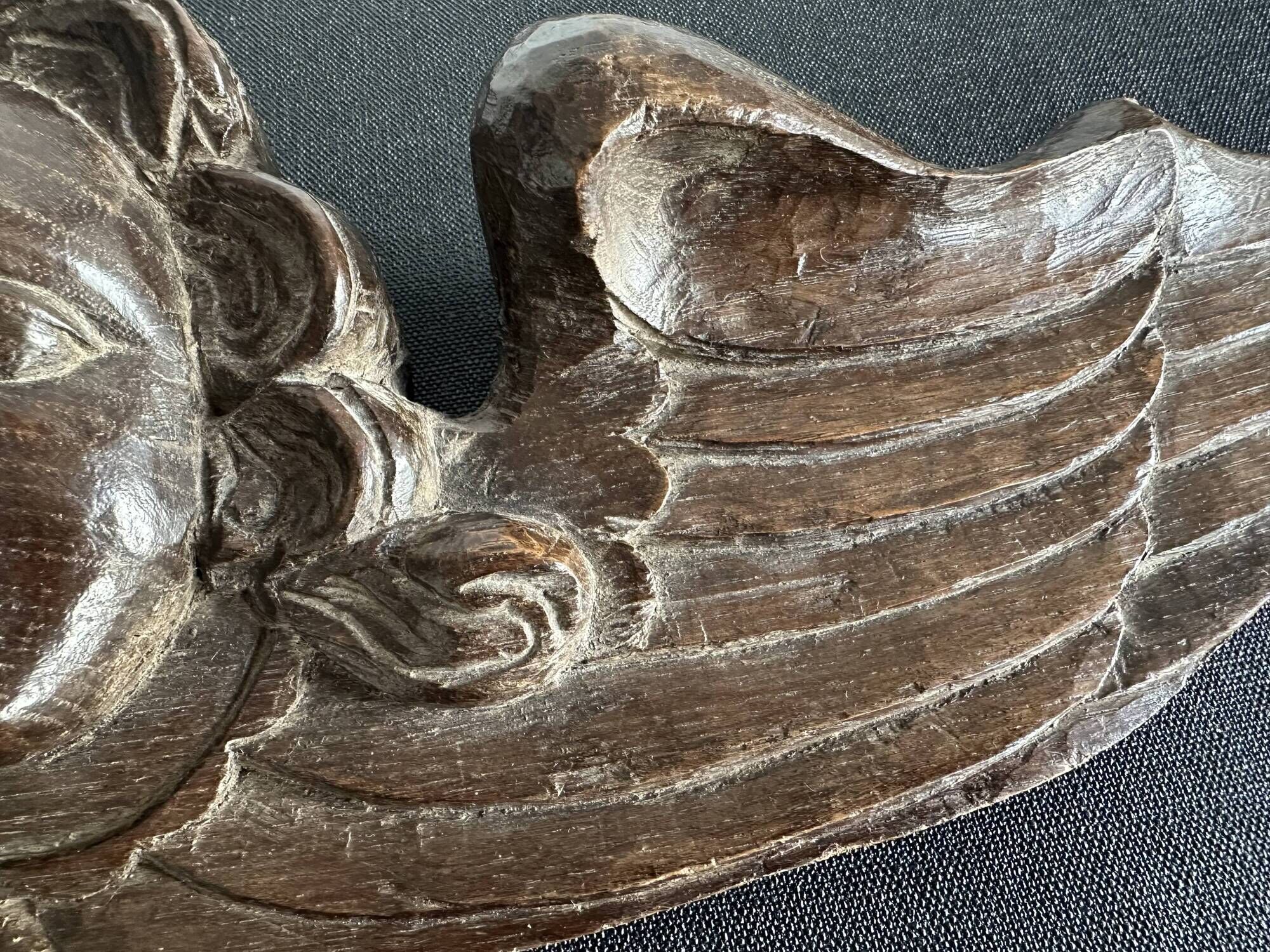 Ancient fronton cherub angel in carved wood 18th-19th century