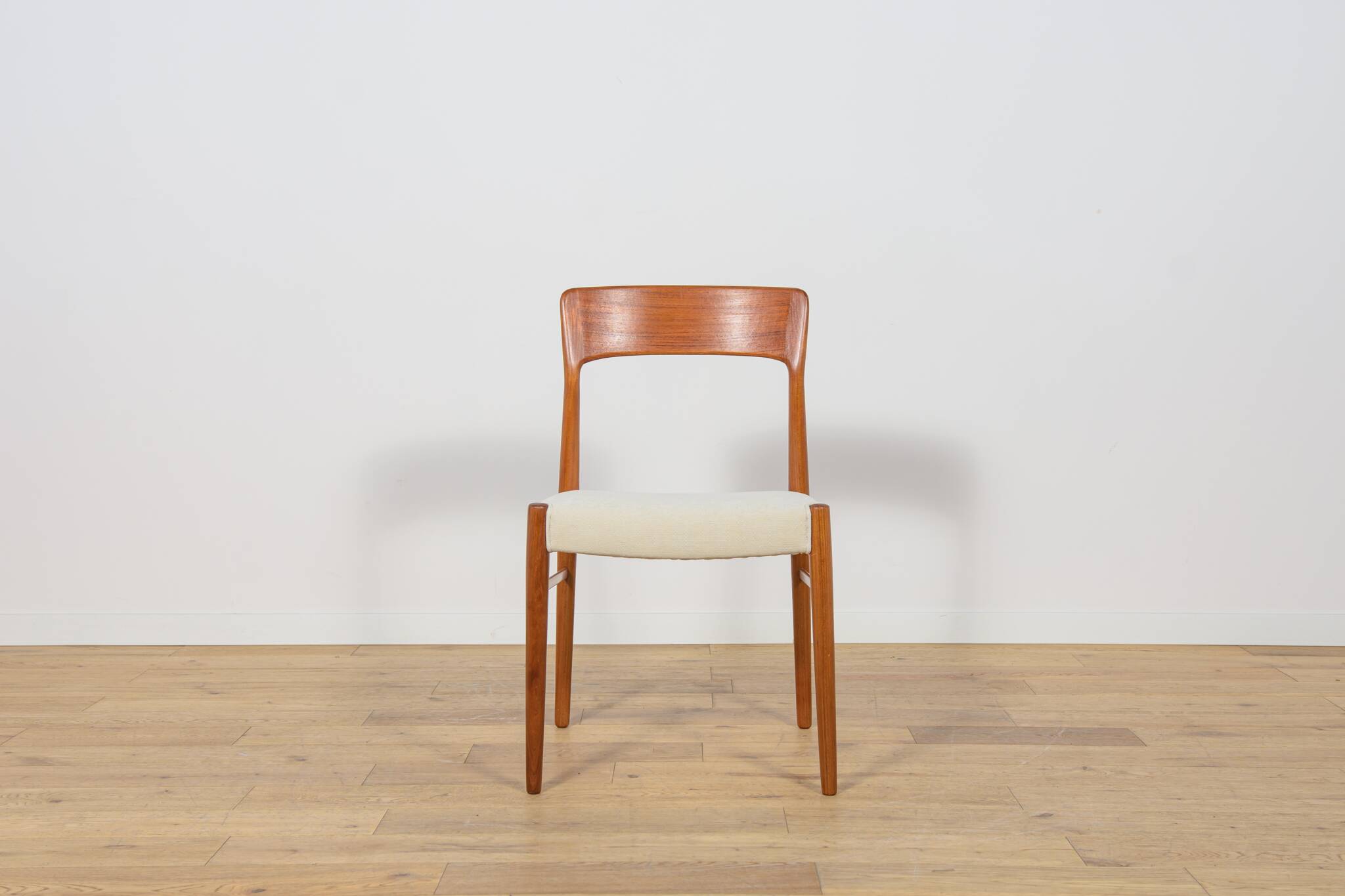 Mid-Century Modern Teak Dining Chairs model 26 by Henry Kjærnulf  for Korup