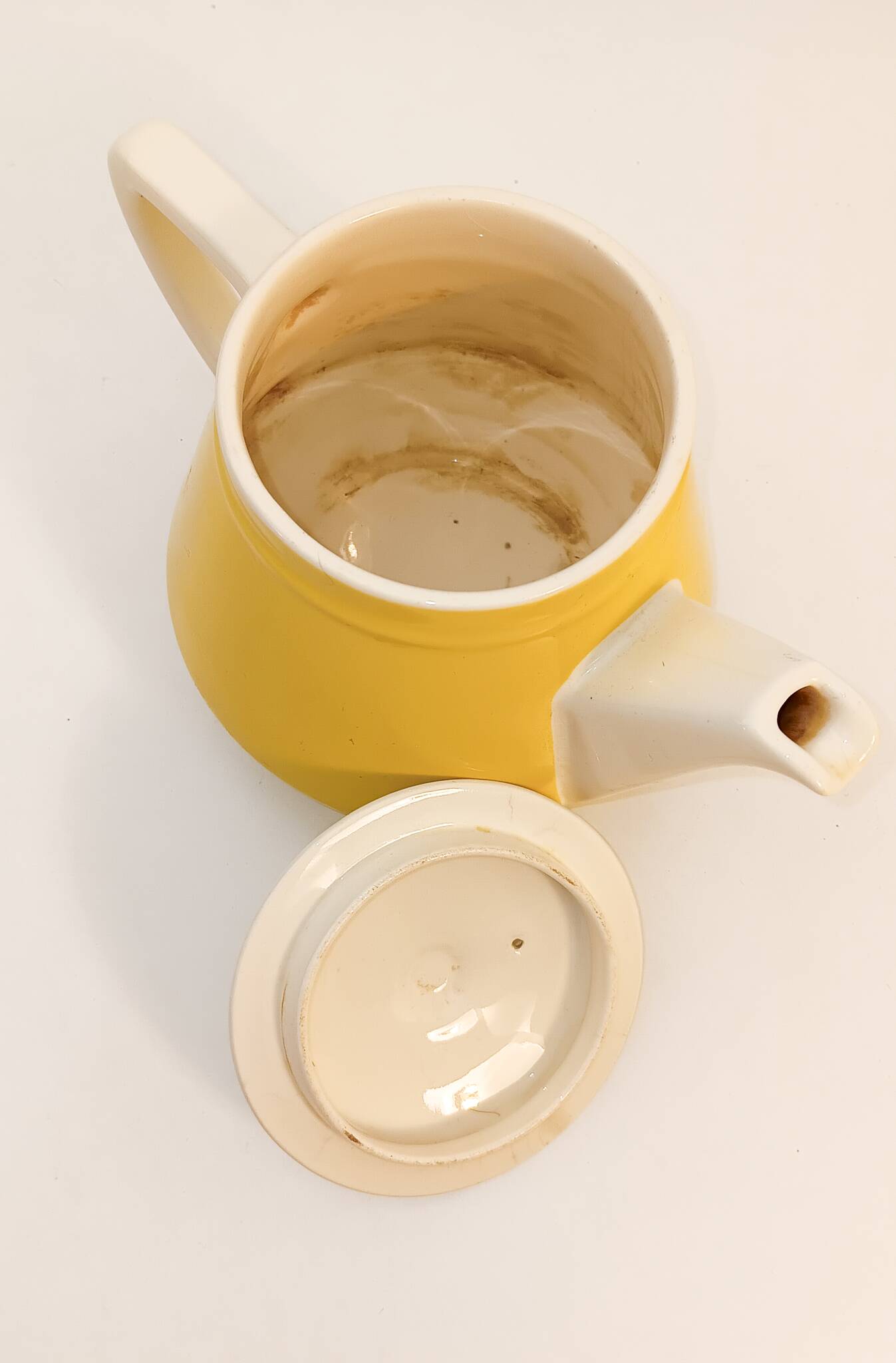 Théière Villeroy & Boch en porcelaine jaune et blanche