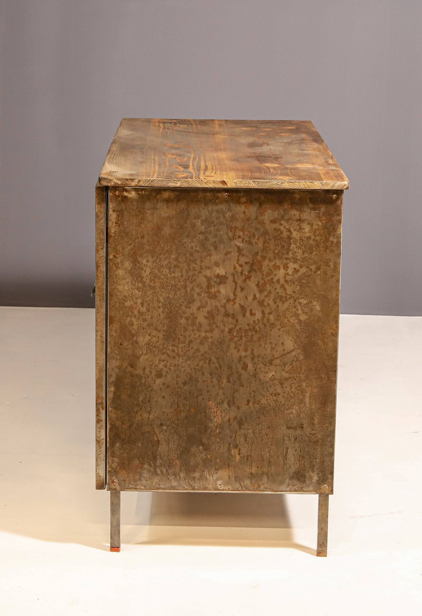 Armoire en fer industriel des années 1950, Tchécoslovaquie