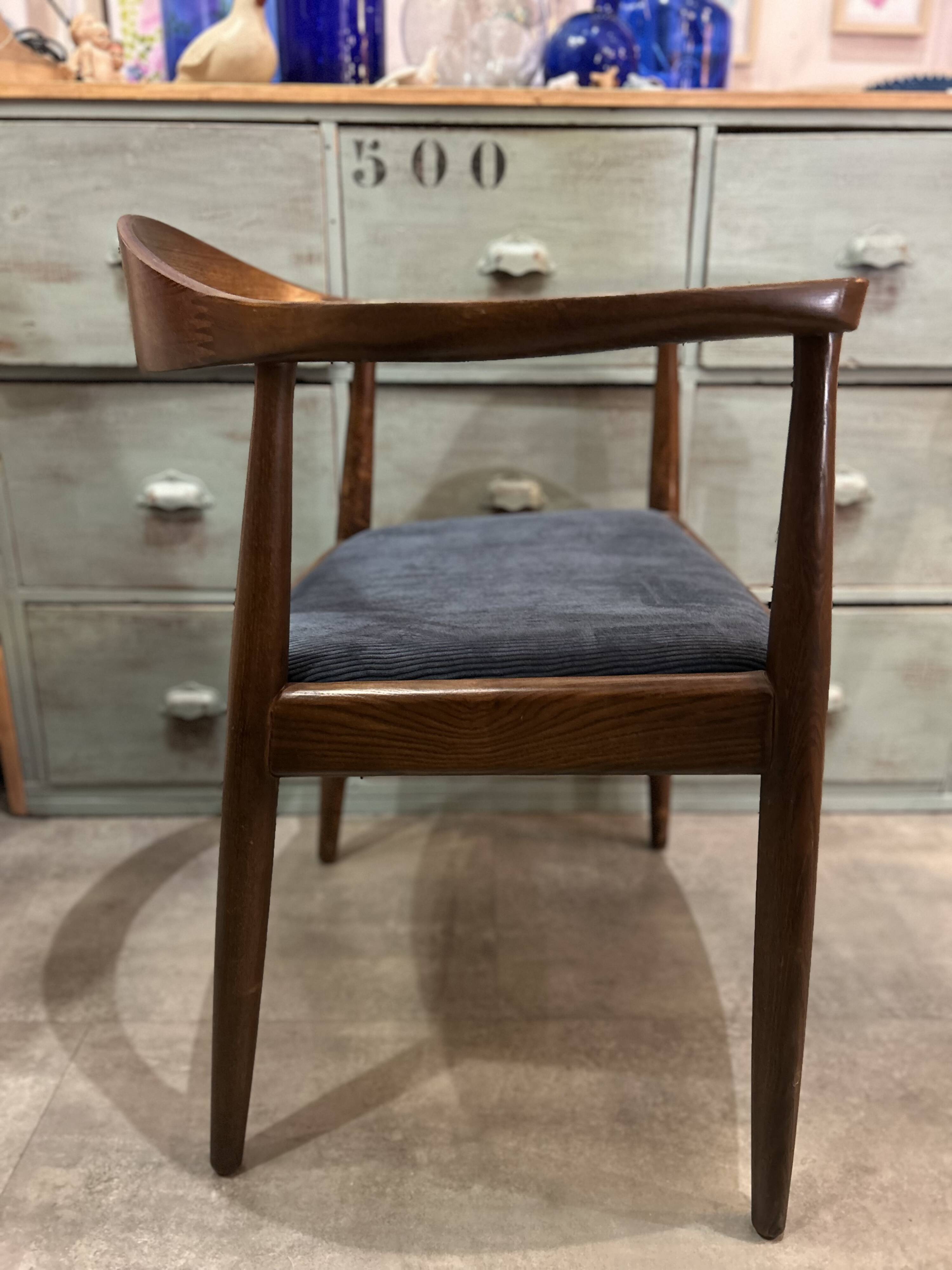 Scandinavian armchair in the style of Hans Wegner.