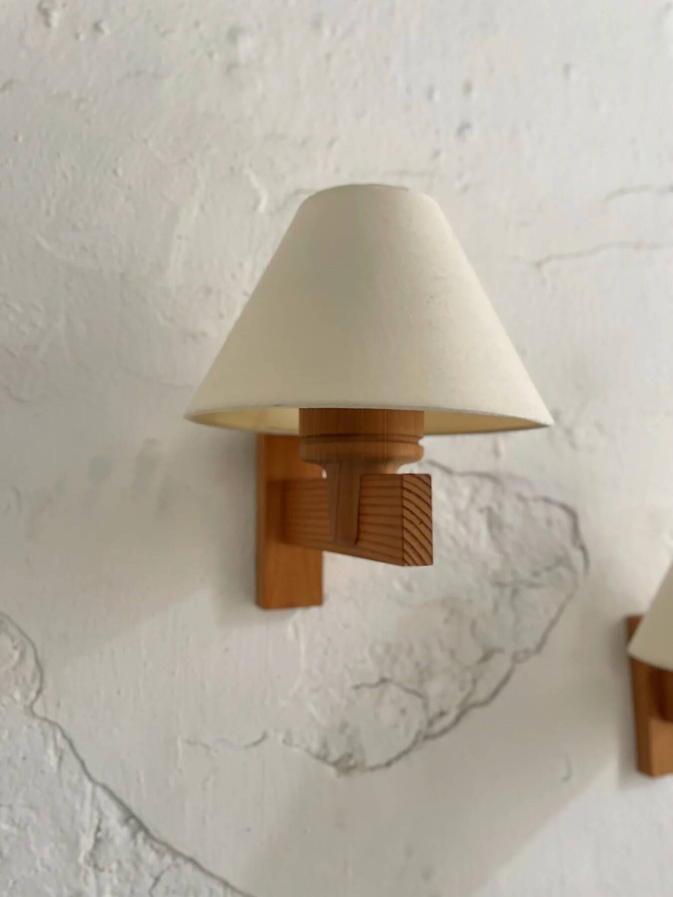 Set of wall sconces in pine, Modern Scandinavian style by Uno Dahlen for Aneta, 1970s.