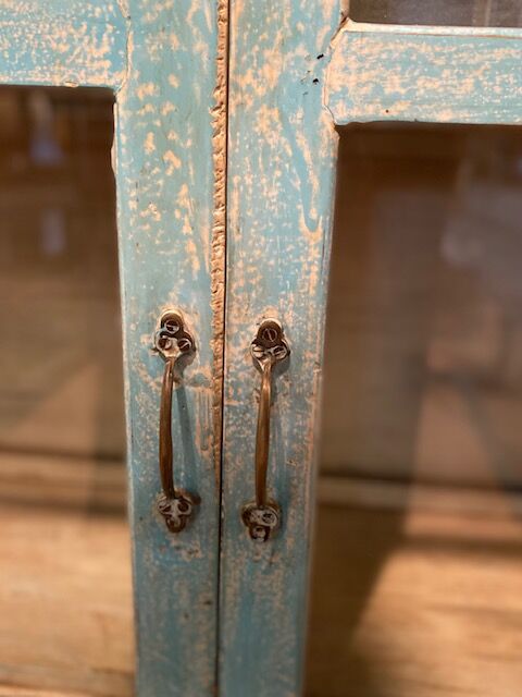 Blue lacquered wood showcase