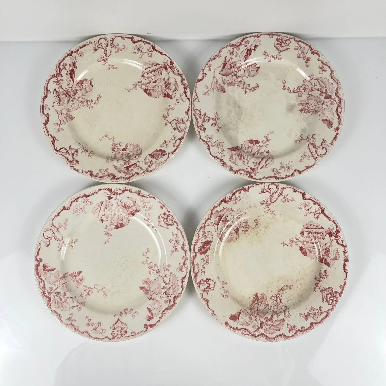 Set of 4 flat plates KG Lunéville Terre de fer, "Fontainebleau", pink, 19th century