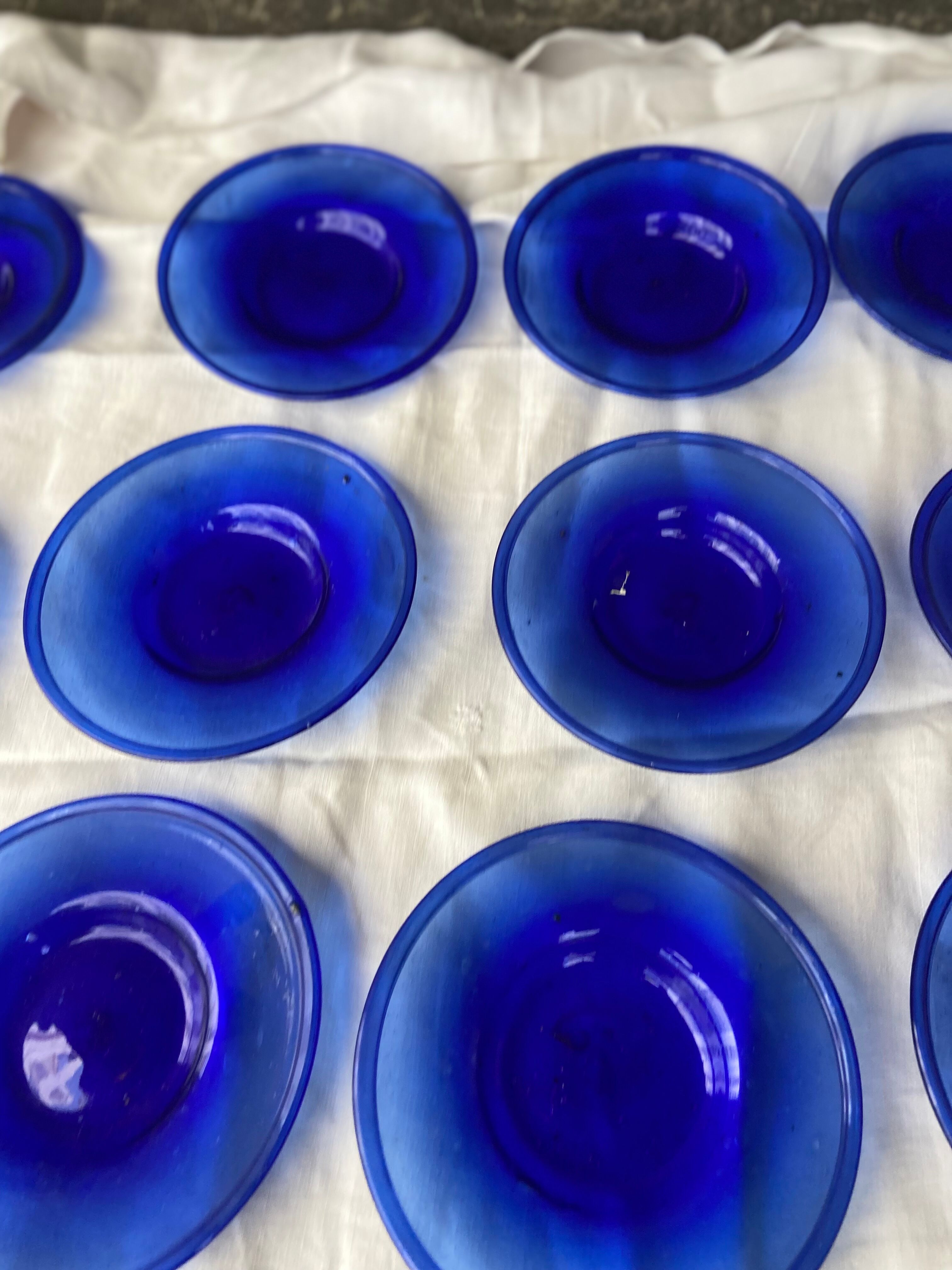 Blue colbat plates in blown glass