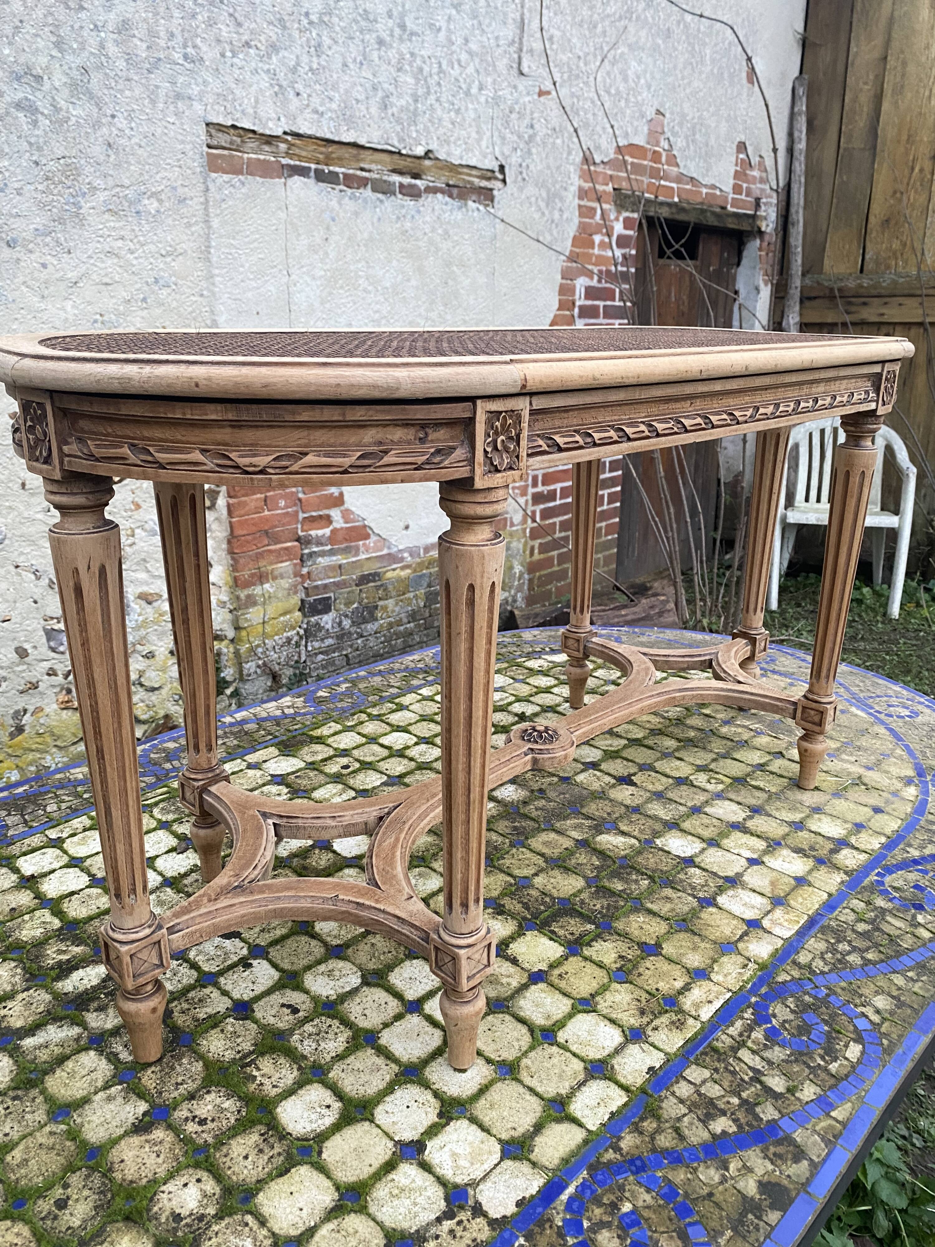 Old bench in Louis XVI style canning