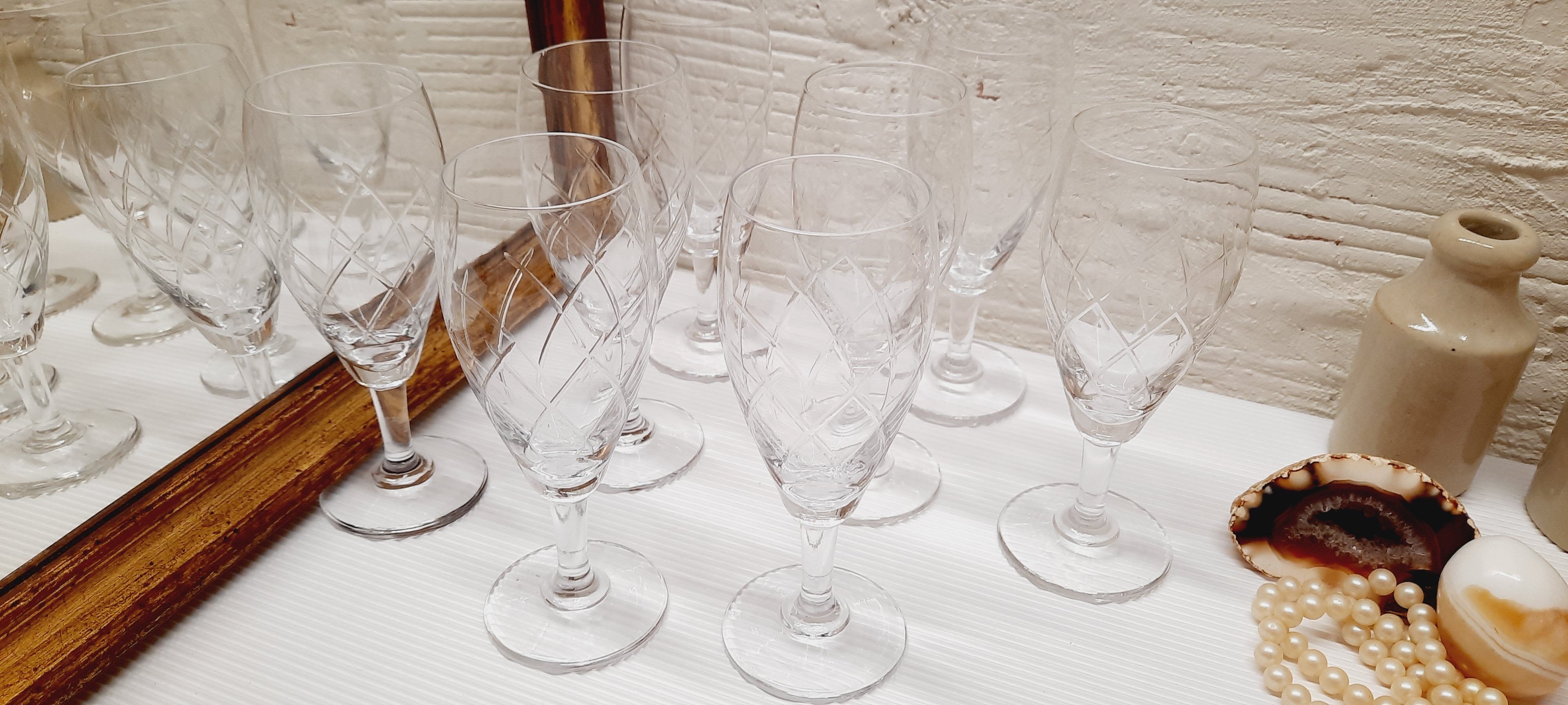 Set 8 glasses champagne glass chiseled