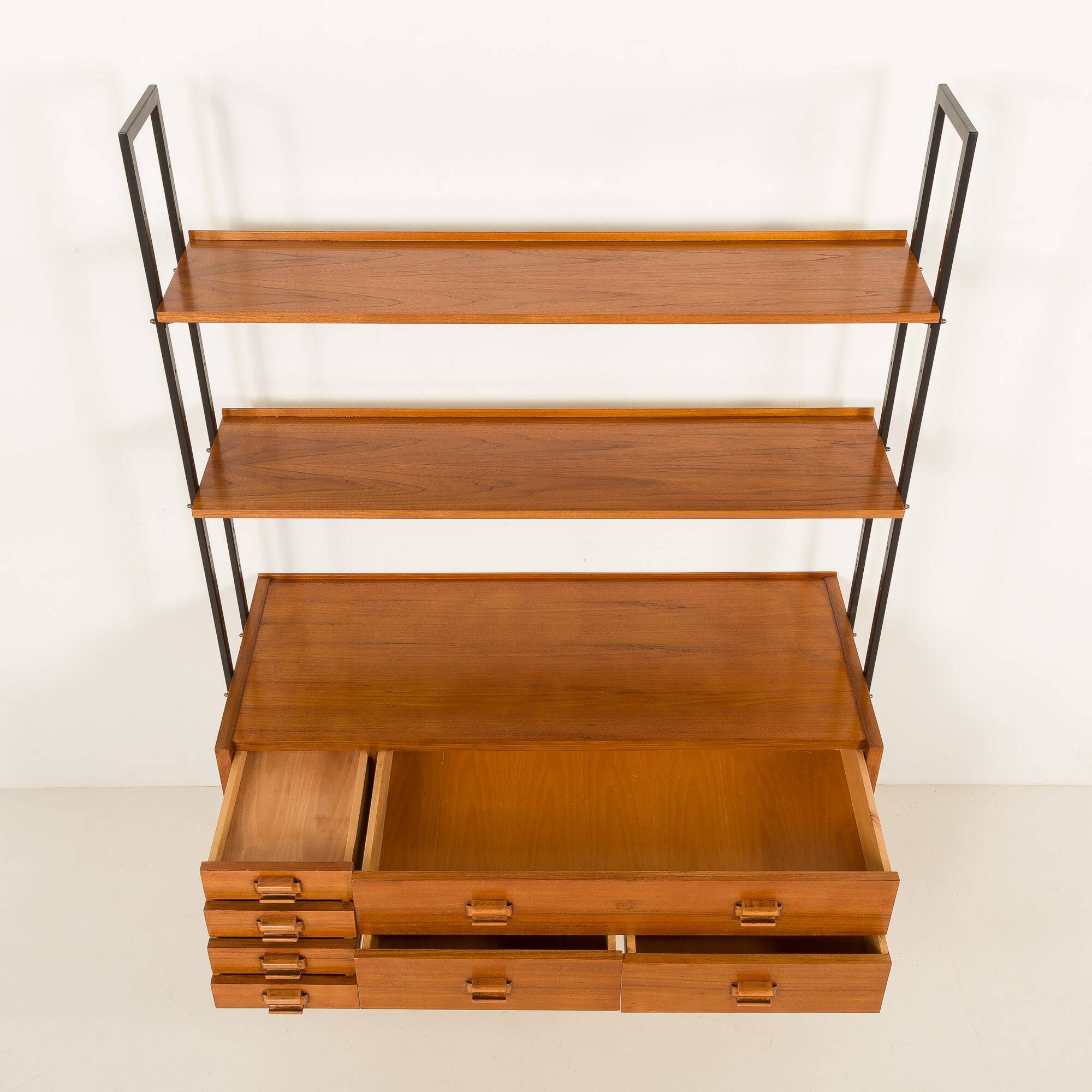 Italian free standing shelving unit with drawers, 1970s