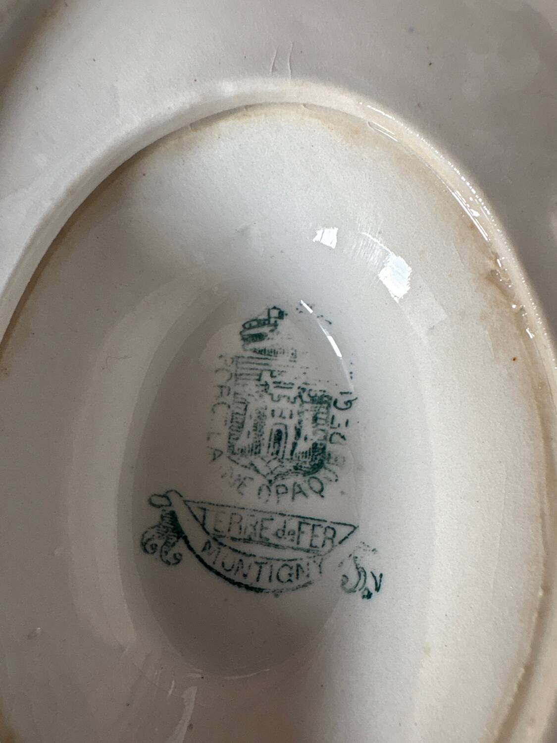 Saucière sur dormant en Terre de Fer Gien modèle Montigny vert