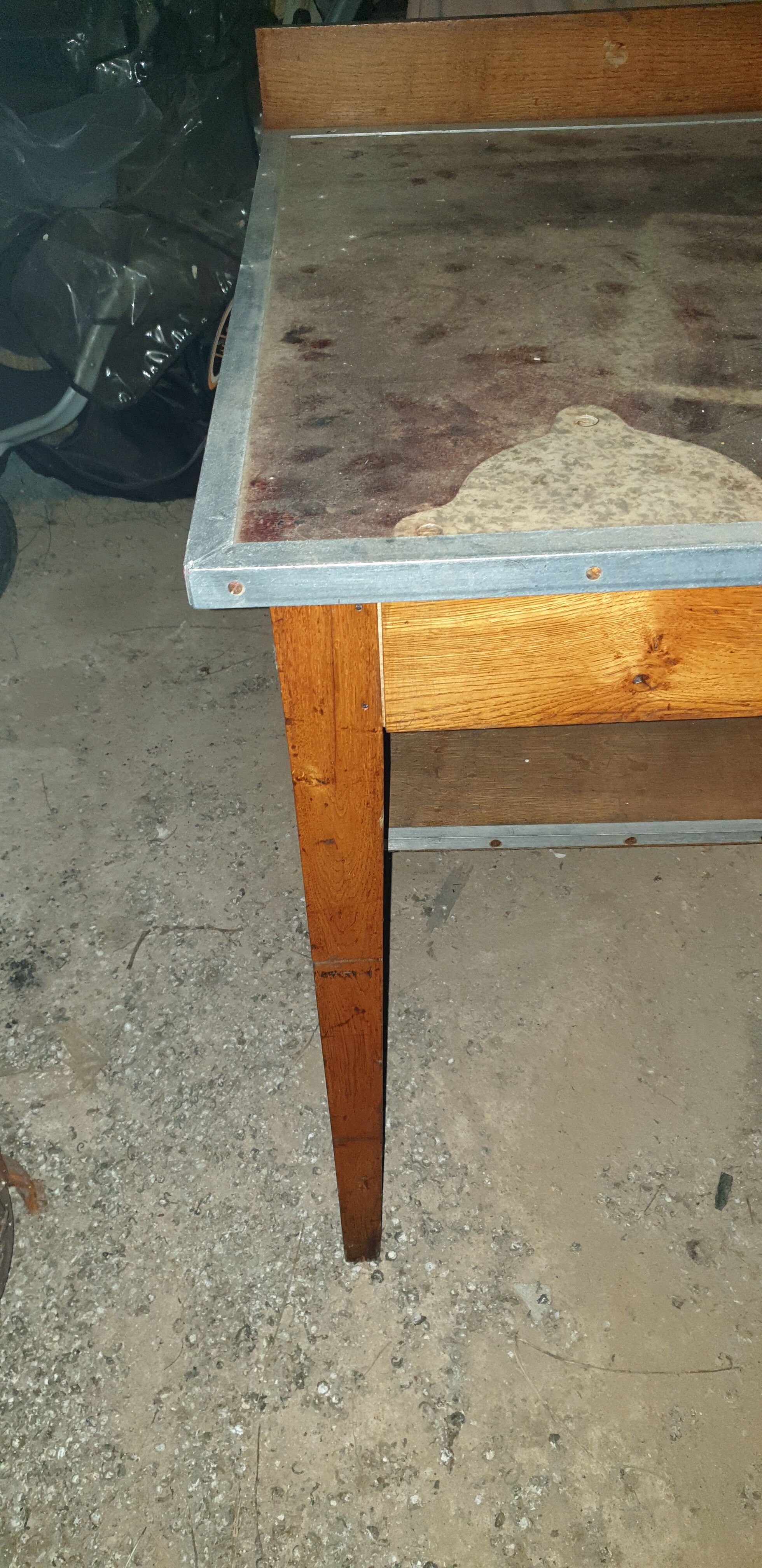 Old industrial workshop establishment and its 4 drawers