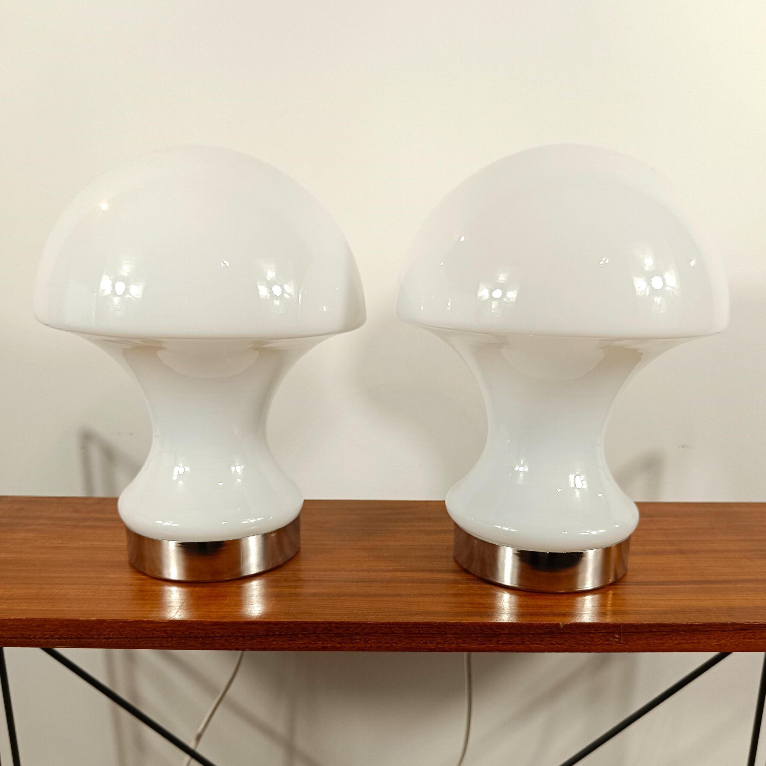 Set of 2 mushroom table lamps in opaline glass