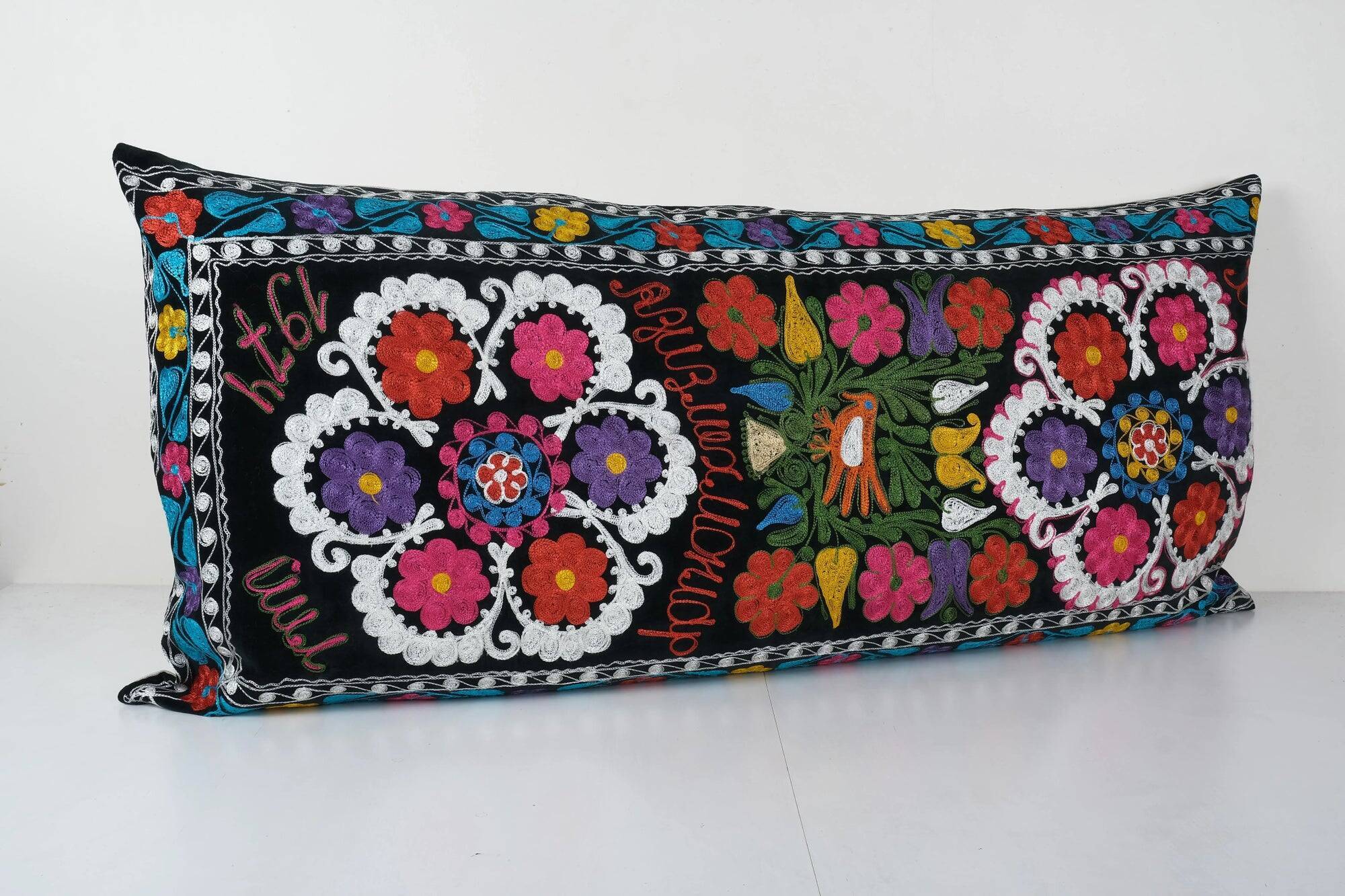 Housse de coussin brodée vintage 119x61 cm