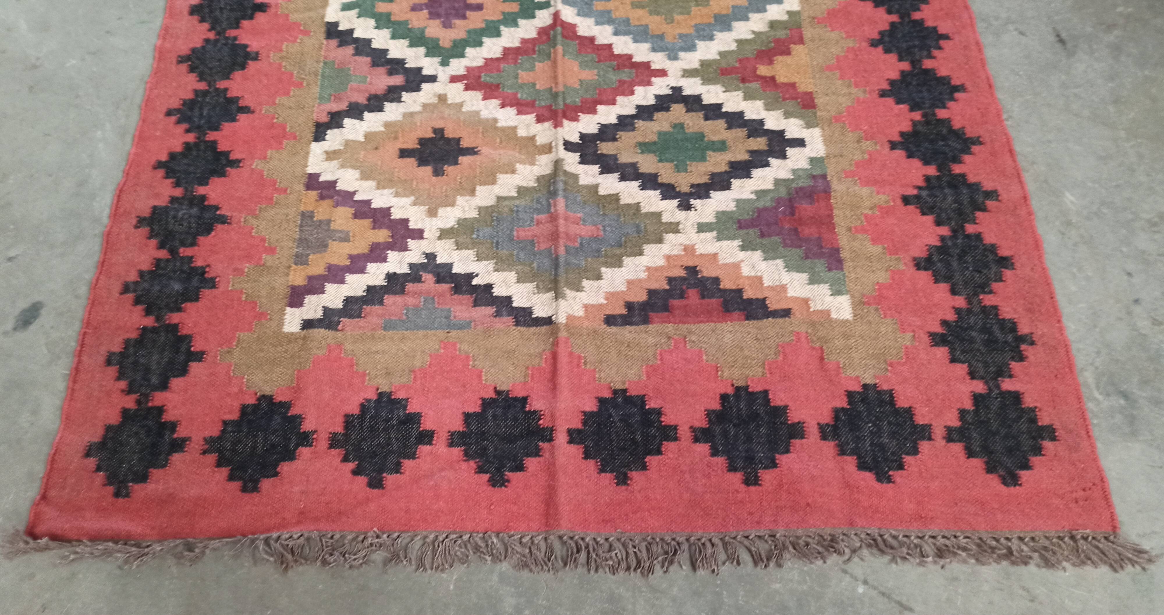 Kilim rug in jute and cotton. 150cm x 240cm