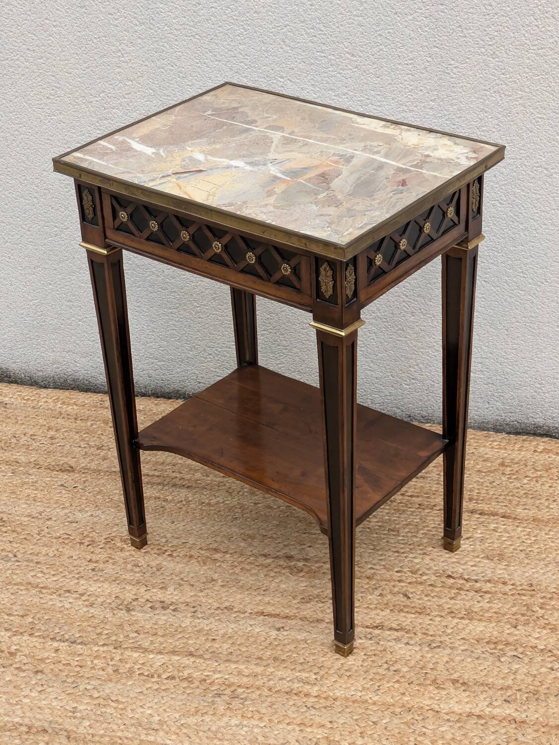 Table d'appoint style Louis XVI, marbre, début XXème, estampillée