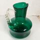 Pichet en verre soufflé vert vintage