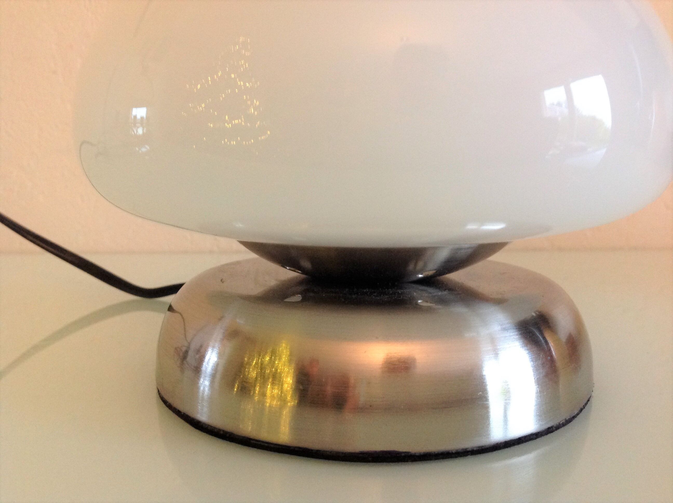 Bedside lamp in white opaline and chromed metal, 70s-80s