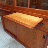 Vitrine de cuisine vintage avec portes coulissantes