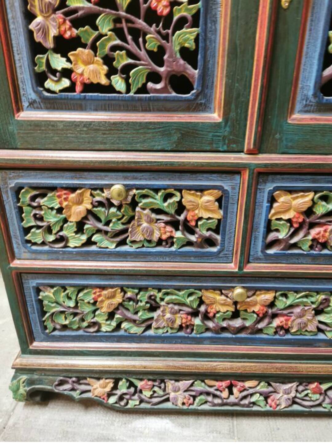 Buffet avec miroir balinais sculptés