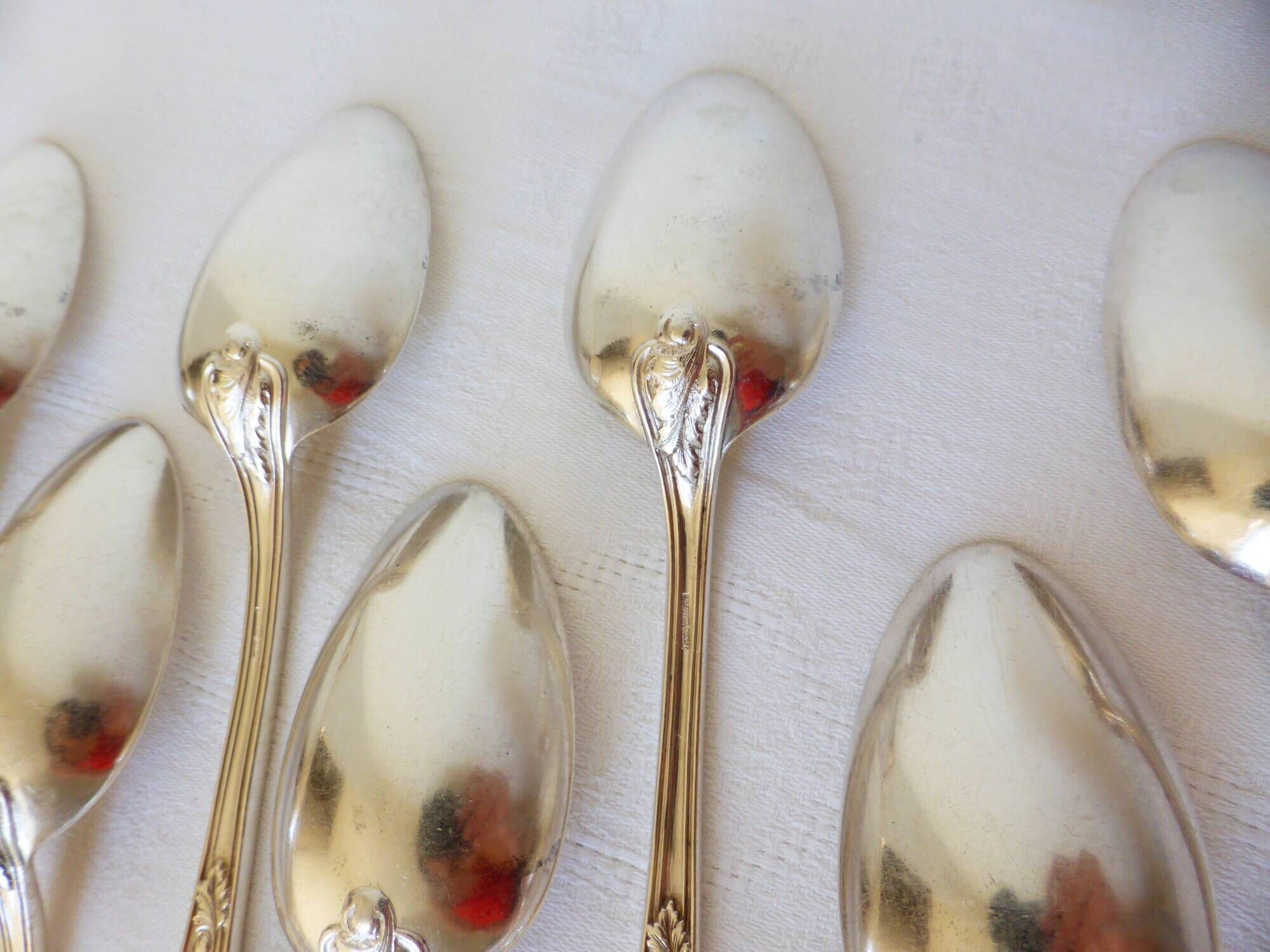 10 silver-plated metal soup spoons, hallmarked 2106225