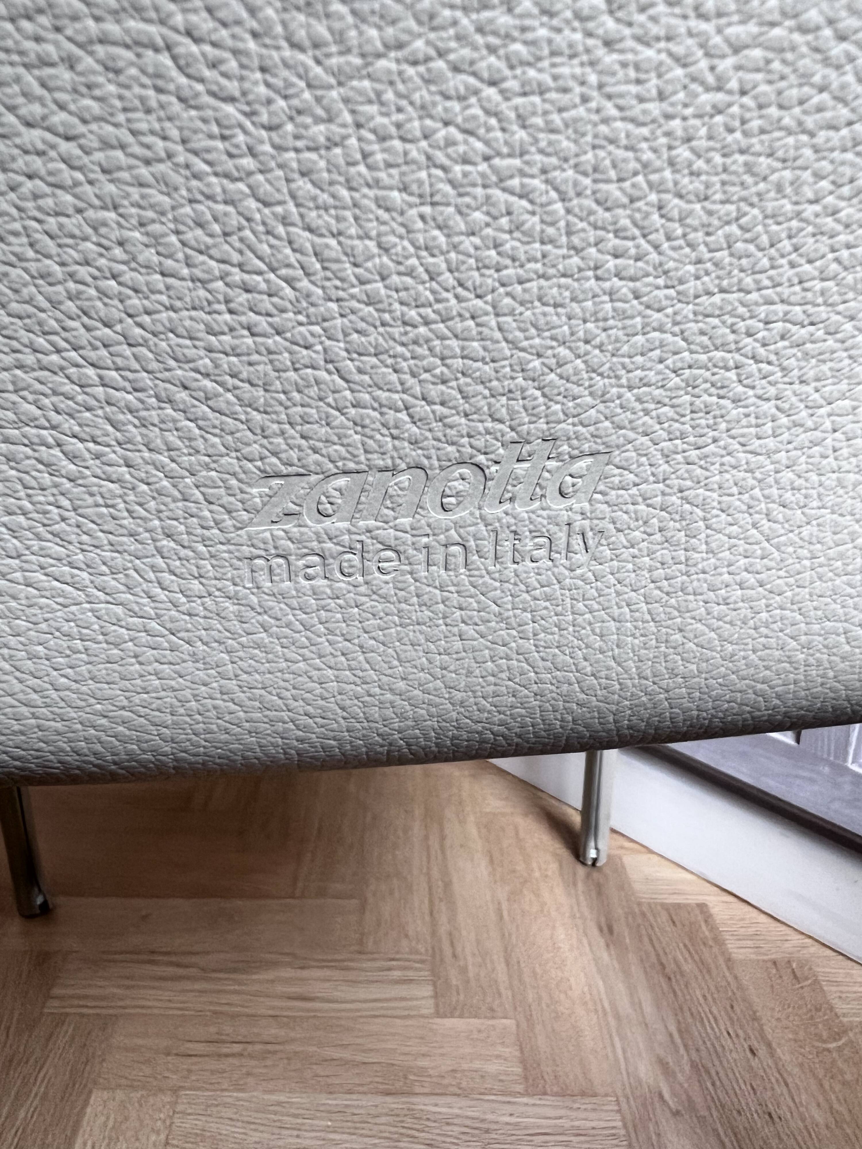 Set of 6 Zanotta LEA chairs in white leather (Roberto Barbieri)