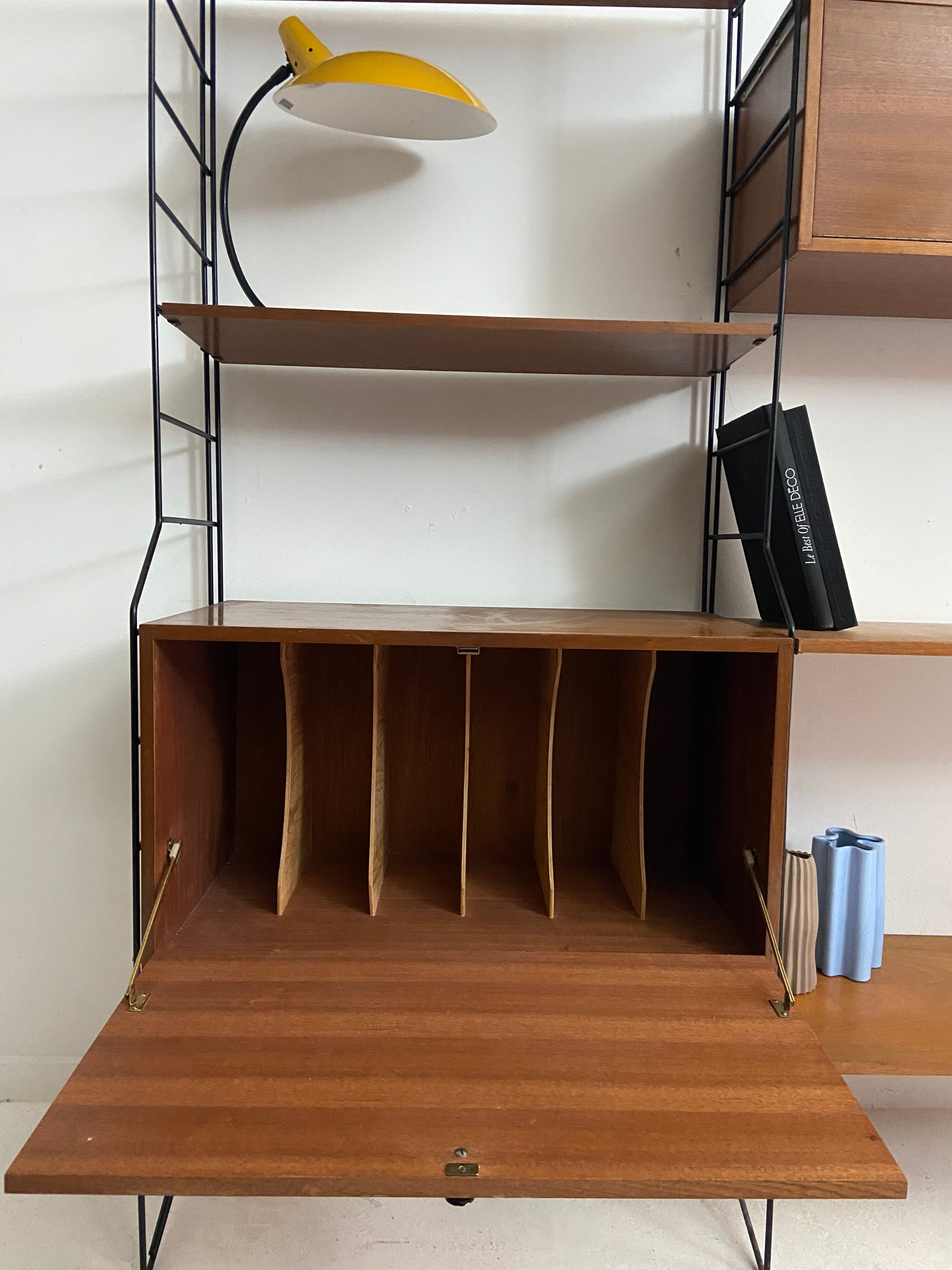 Bibliothèque vintage string en métal et teck