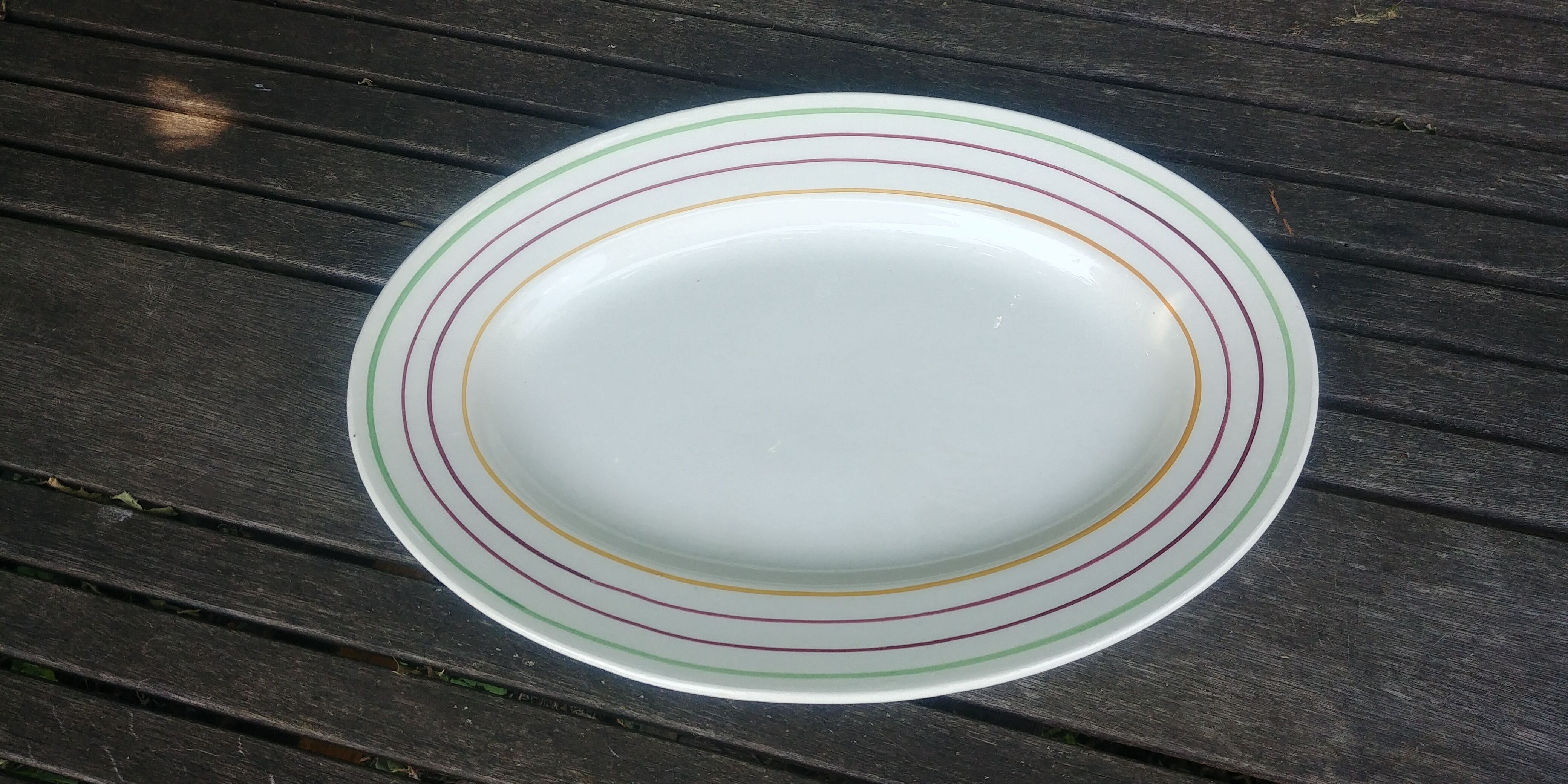 Serving dish of the Gien factory model Jeannic