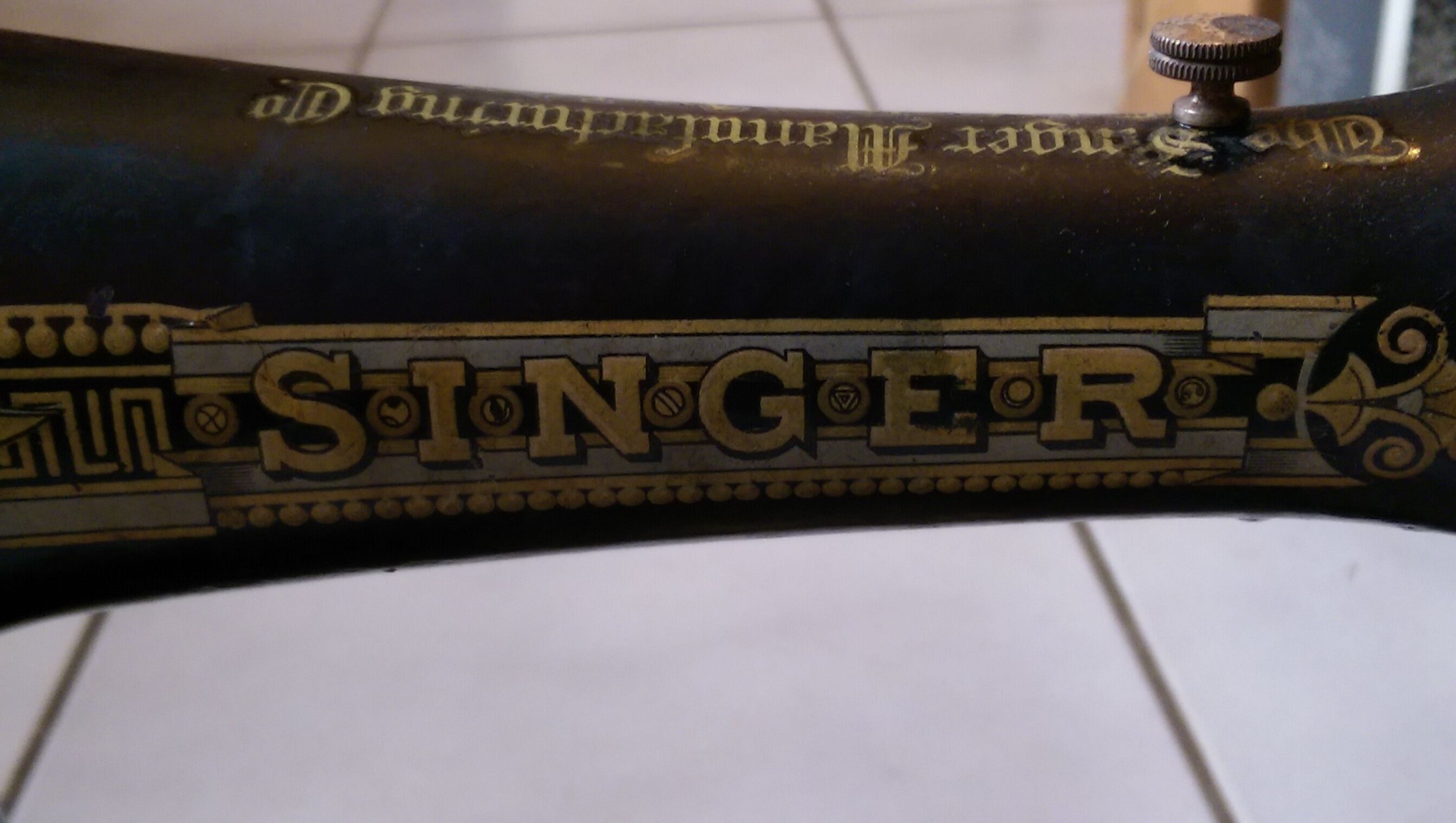 Ancienne machine à coudre singer "motif au sphinx"
