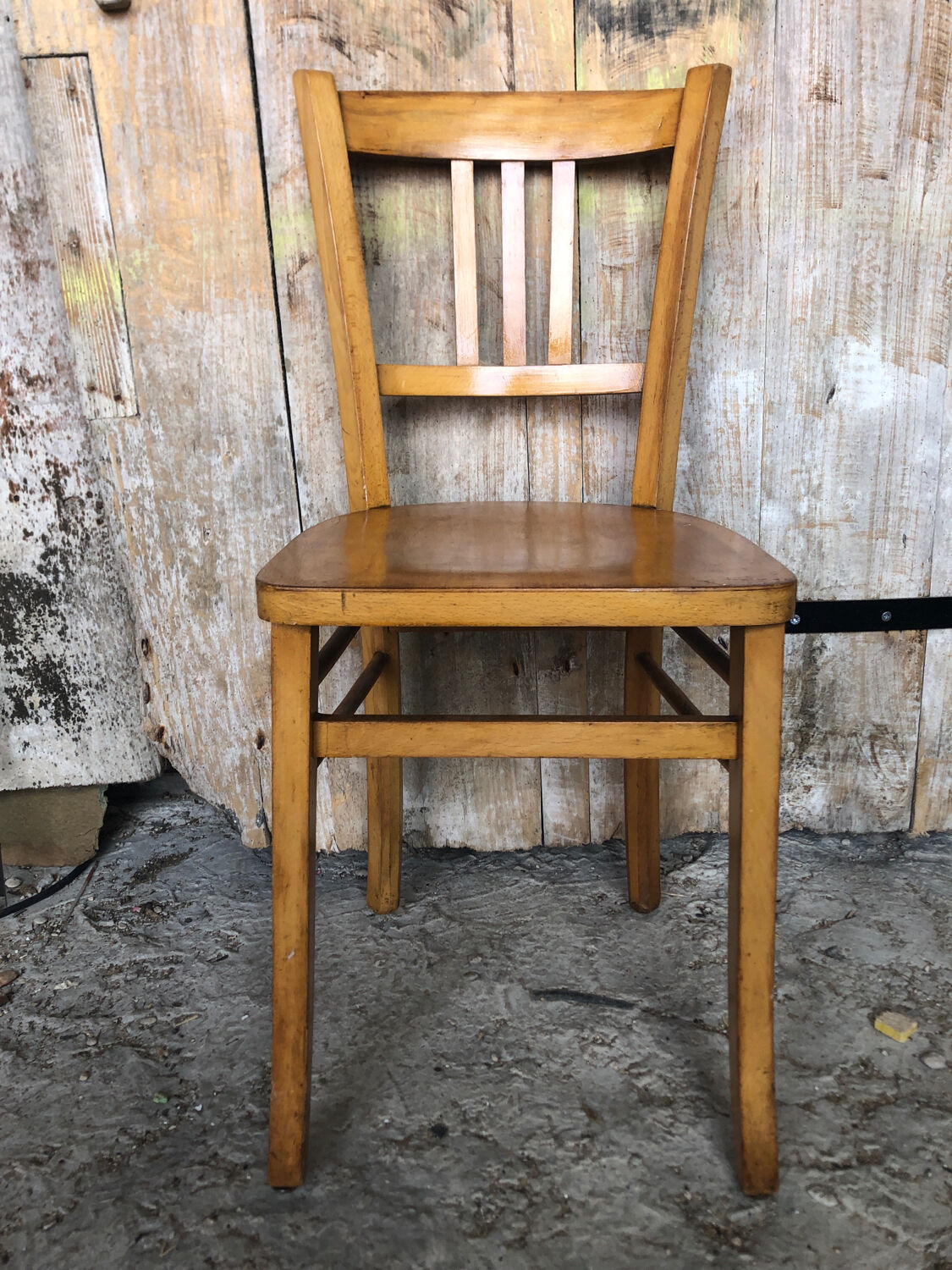 Chaise bistrot en bois clair années 70 vintage