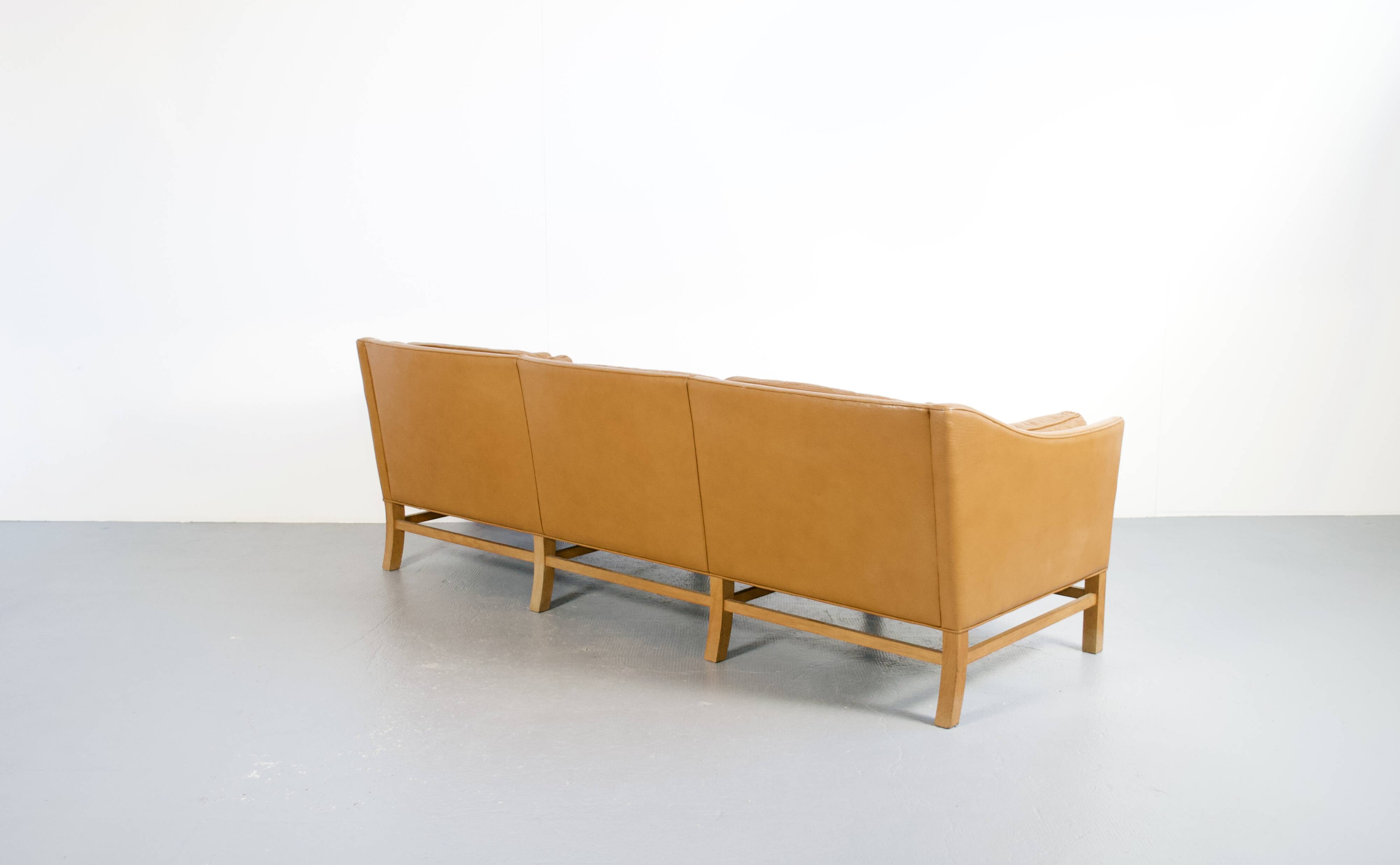 3-seater sofa in cognac leather, Georg Thams, 1960s, Grant Mobelfabrik, publisher