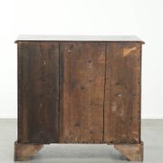 Commode en chêne anglais antique de la fin du XVIIIe siècle.