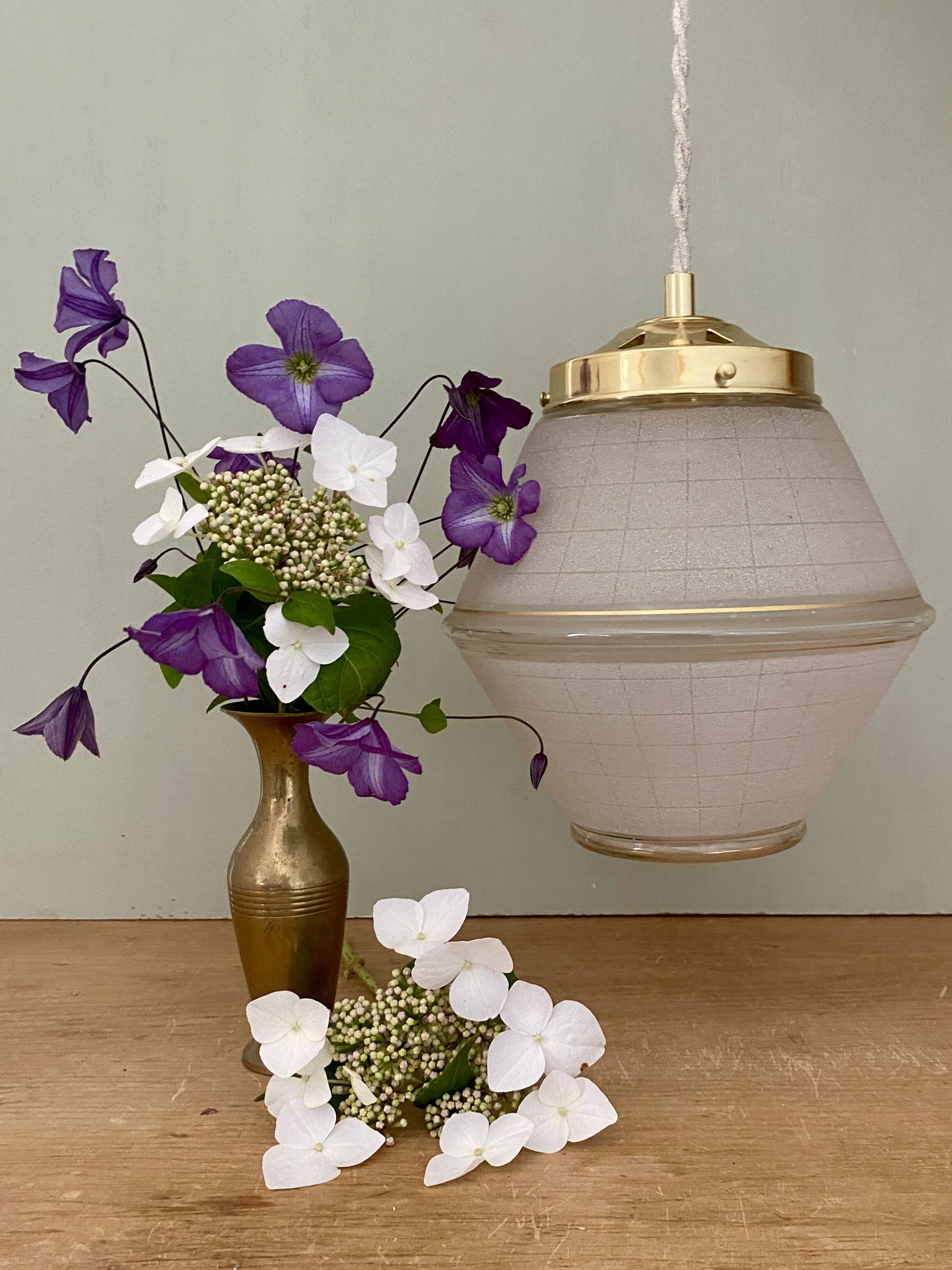 Vintage art deco globe pendant light in granite glass and gold